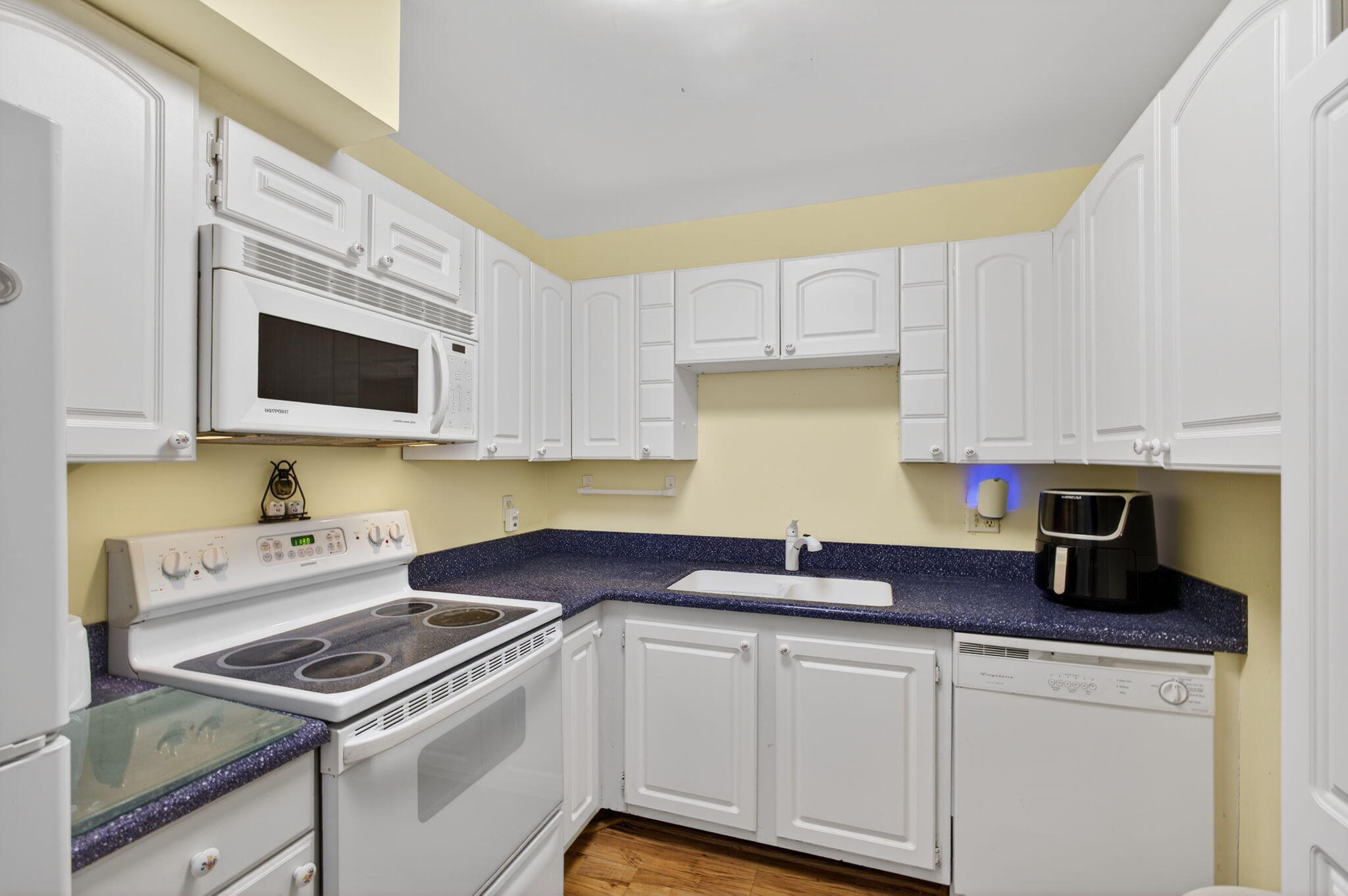 GEMINI CONDO - Residential