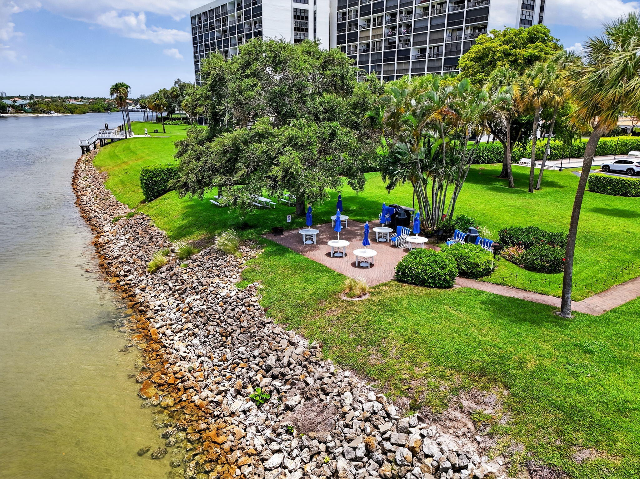 GEMINI CONDO - Residential