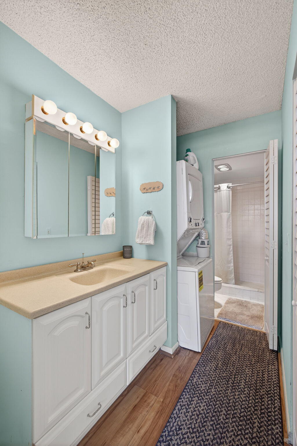 GEMINI CONDO - Residential