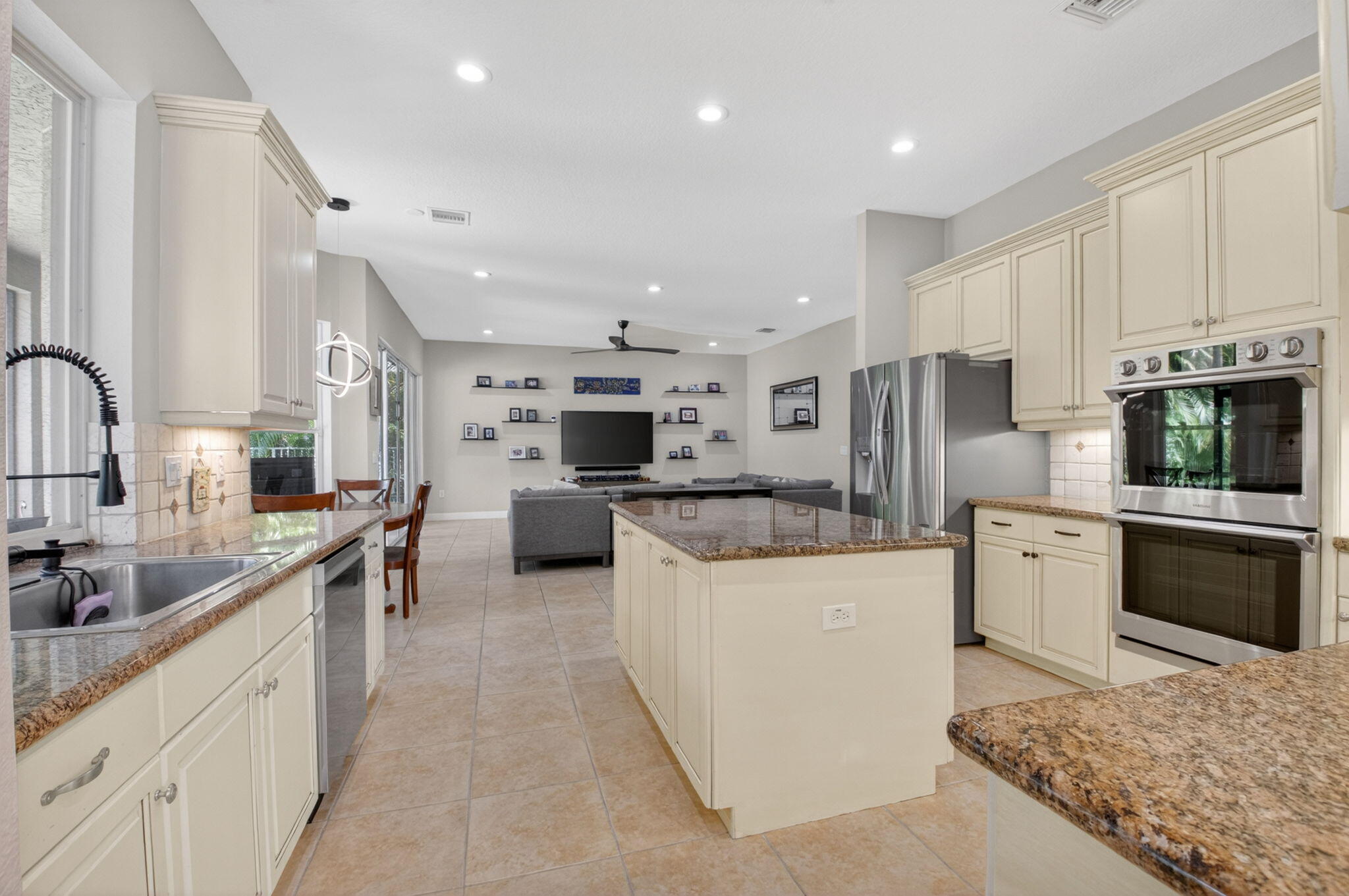SATURNIA ISLES - Residential
