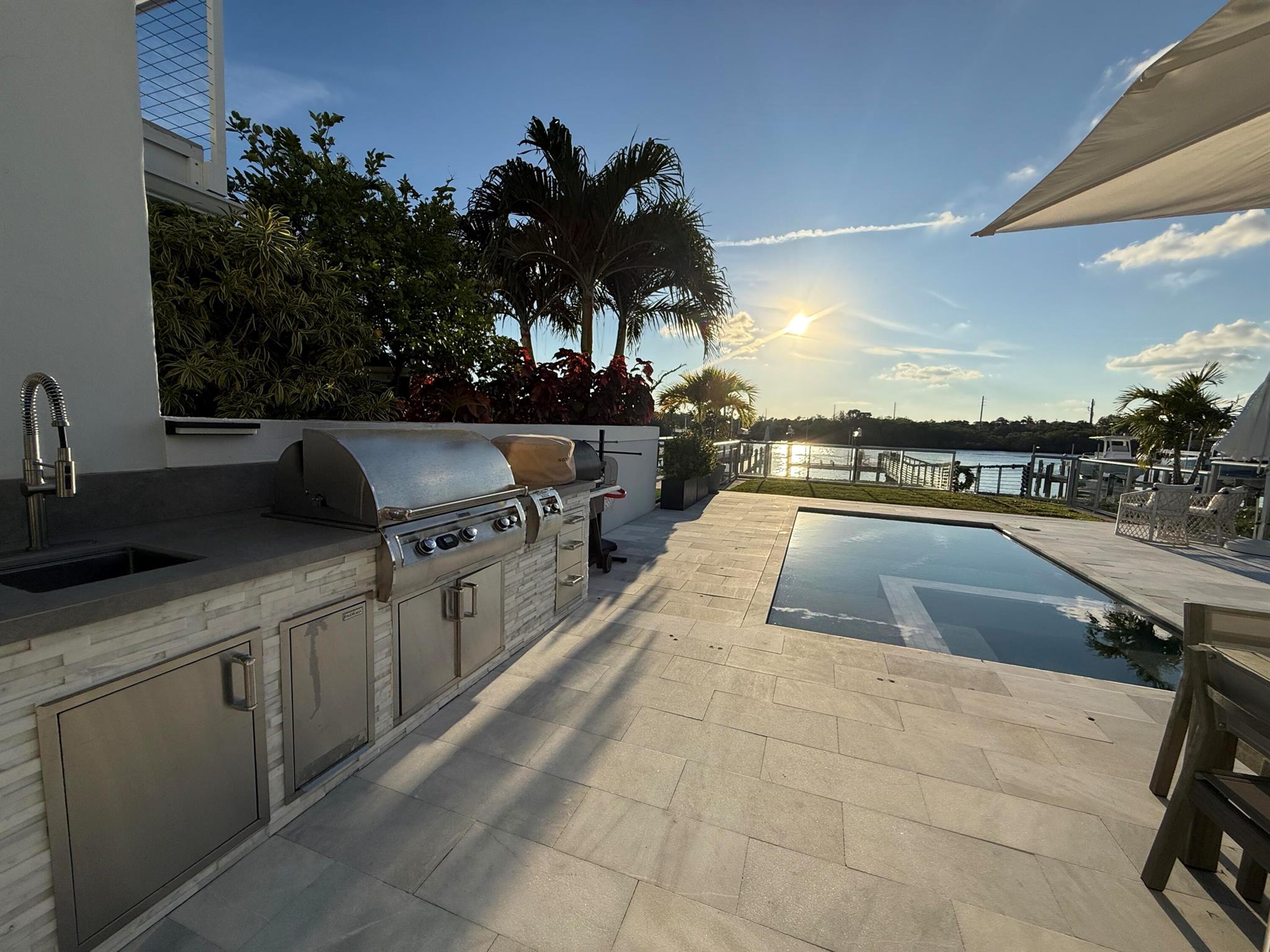 1000 N Us Highway 1 715