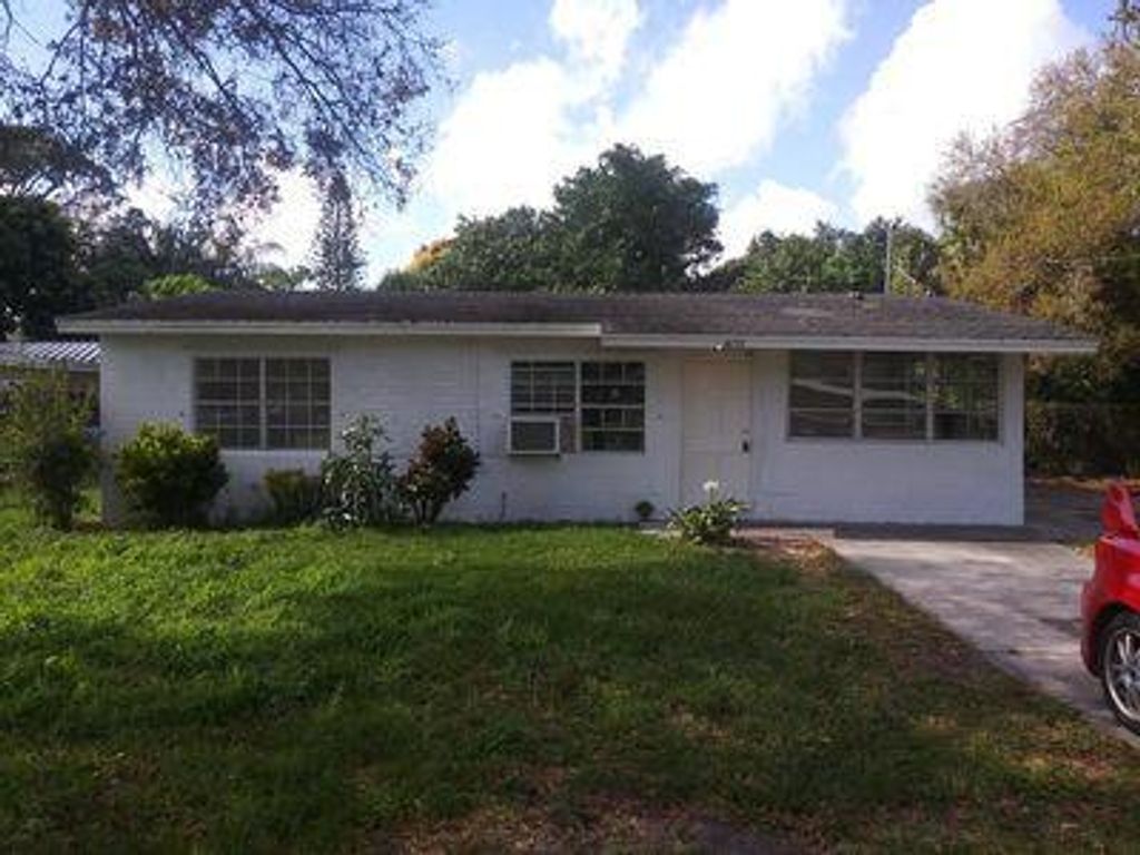 Photo of 405 N 21st Street, Fort Pierce, FL 34950 (MLS # R10739032)