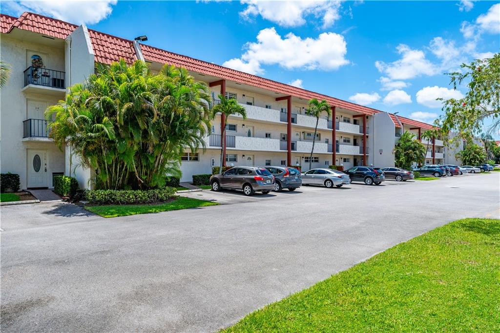 Hollybrook Golf & Tennis - Residential