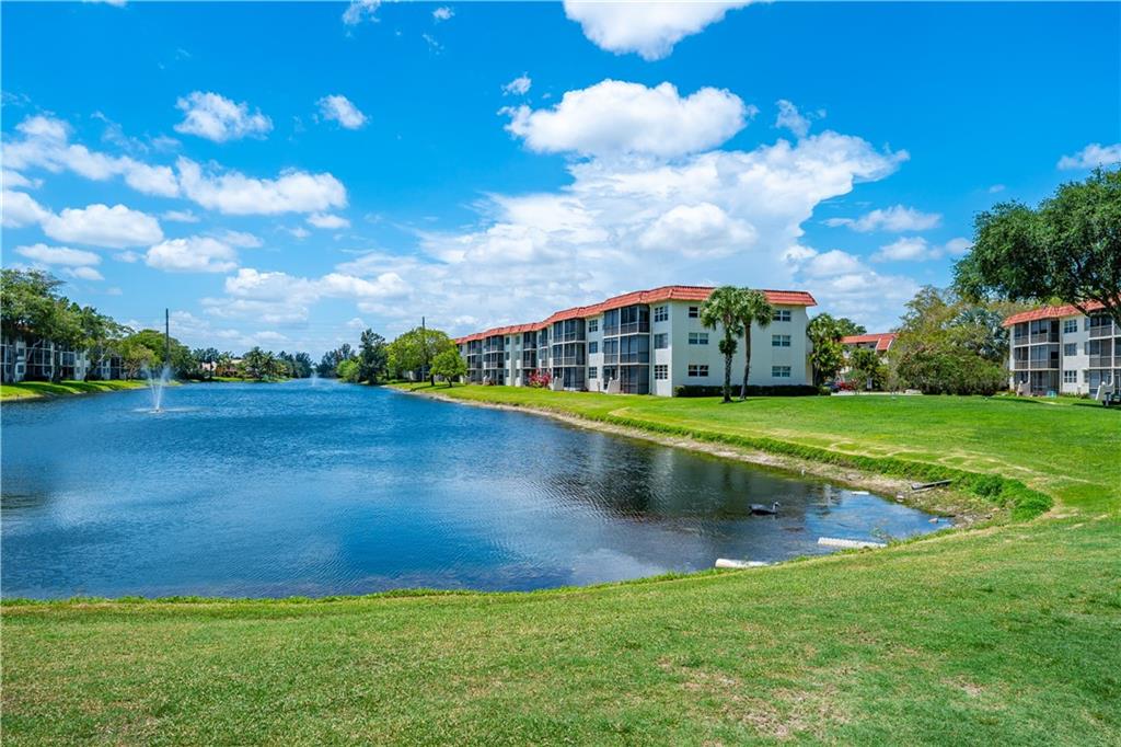 Hollybrook Golf & Tennis - Residential