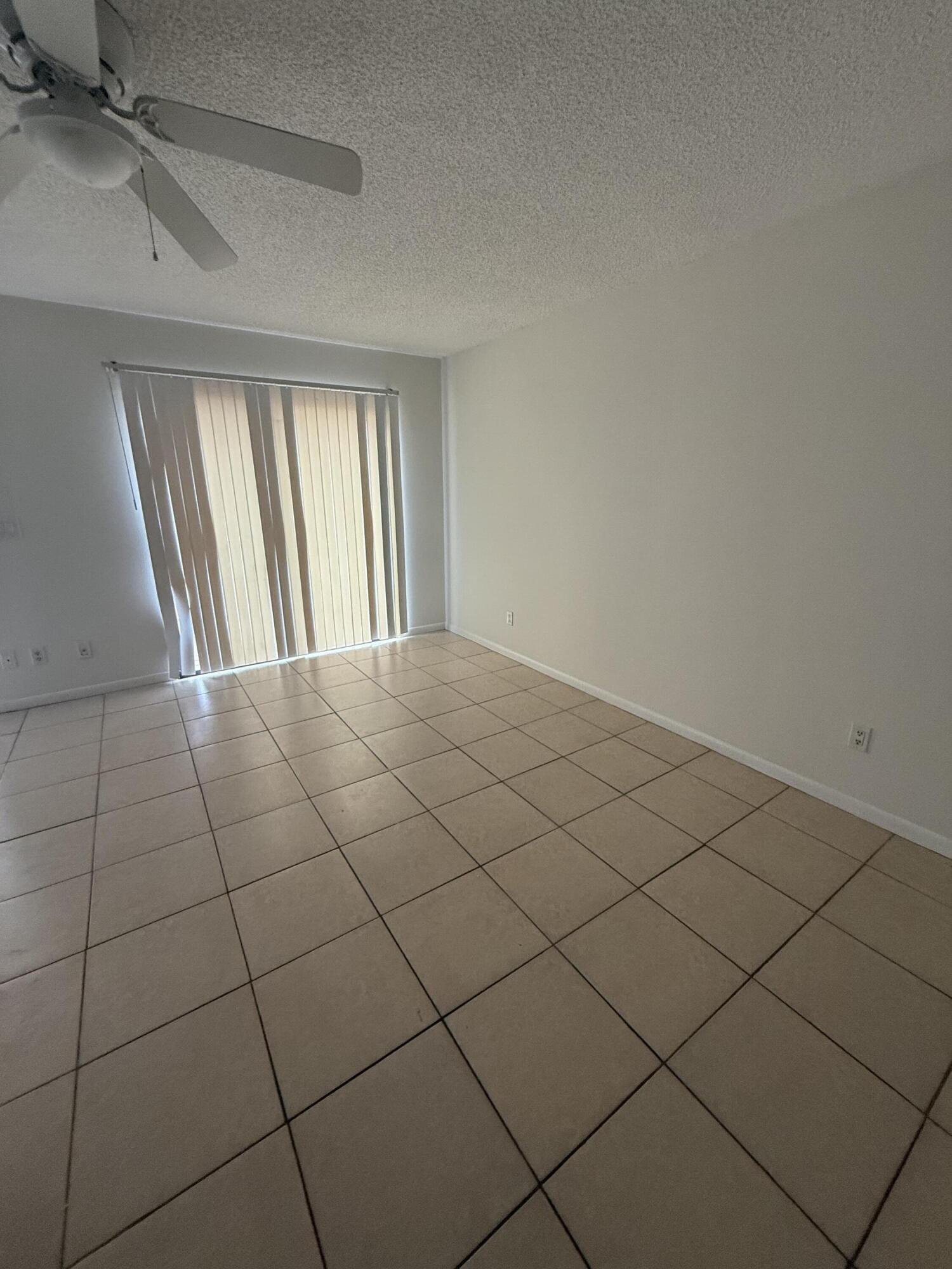 633 Executive Center Drive L202