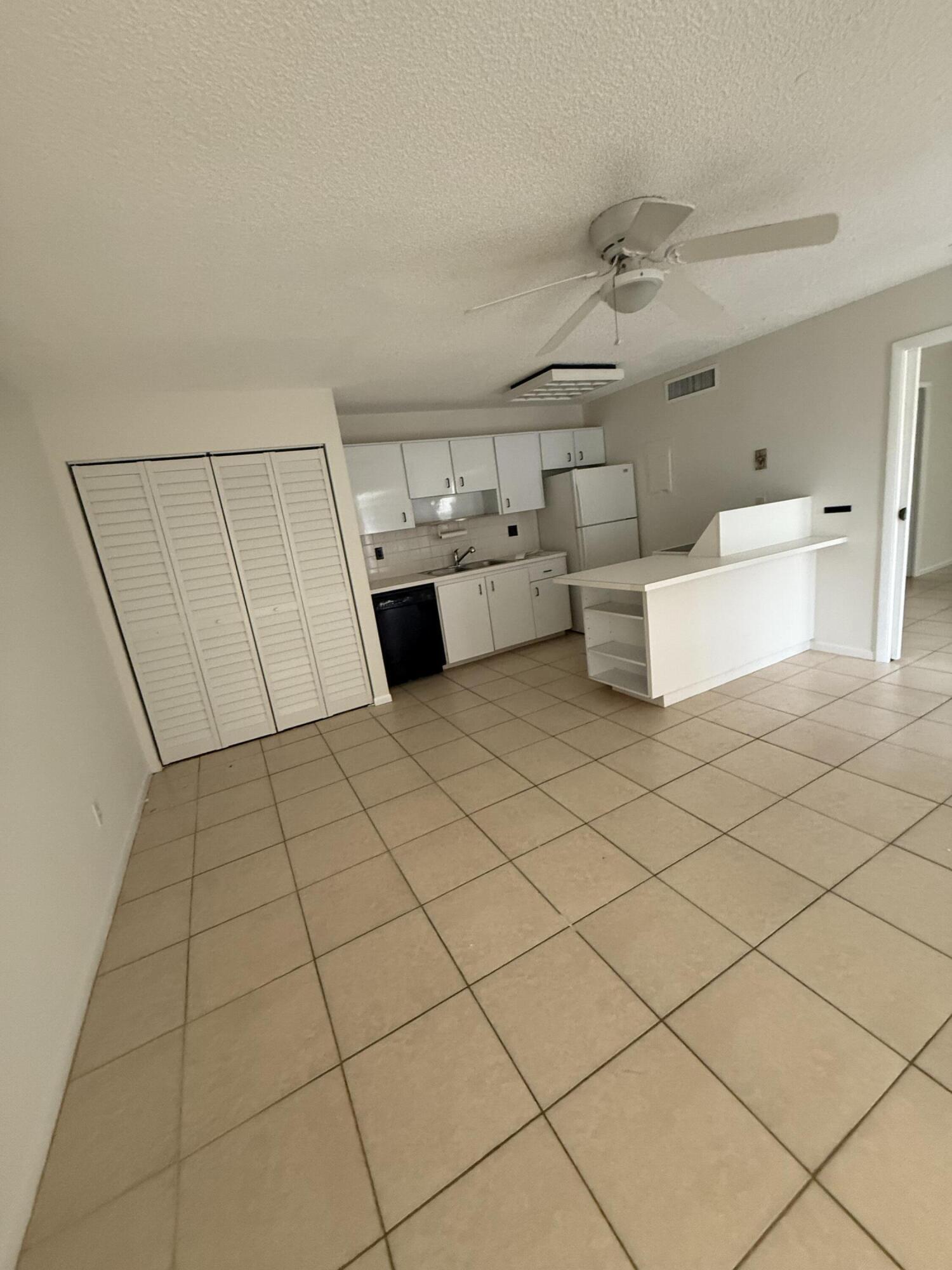 633 Executive Center Drive L202