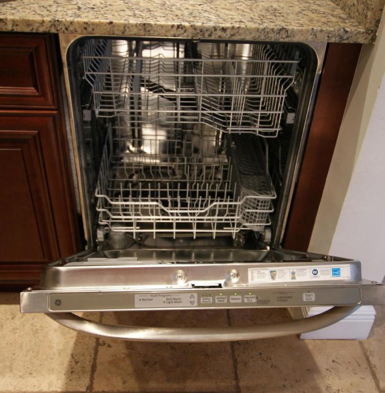 BRIARWOOD CONDO - Residential Lease