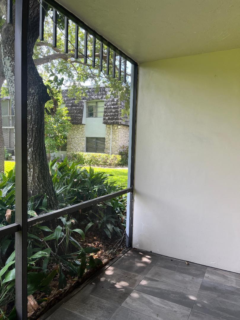 OAKLAND SHORES CONDOMINIUM 1 - Residential