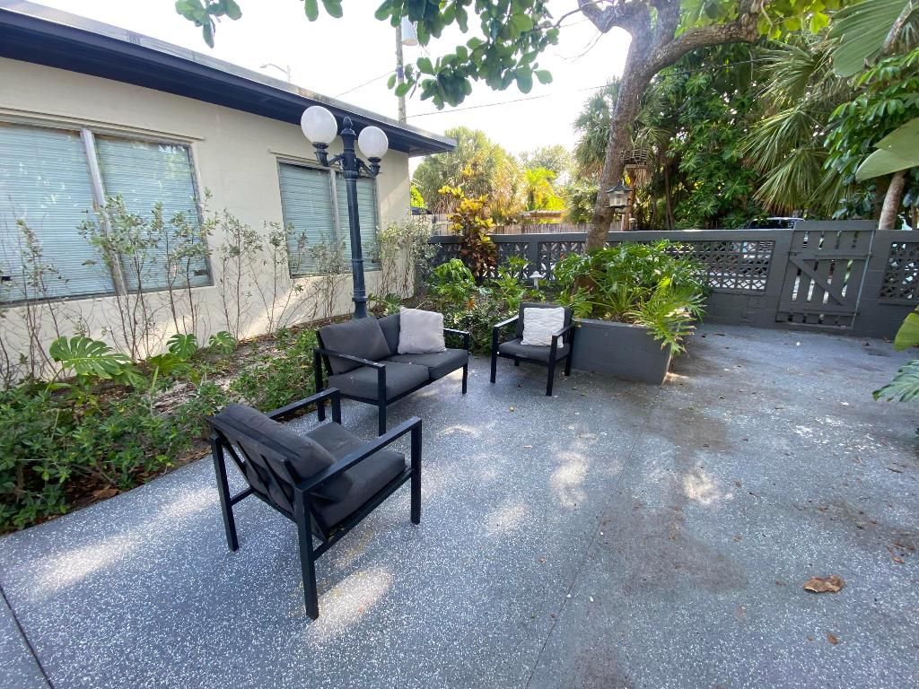 Photo of 131 S Federal Highway #2, Lake Worth Beach, FL 33460 (MLS # R11109744)