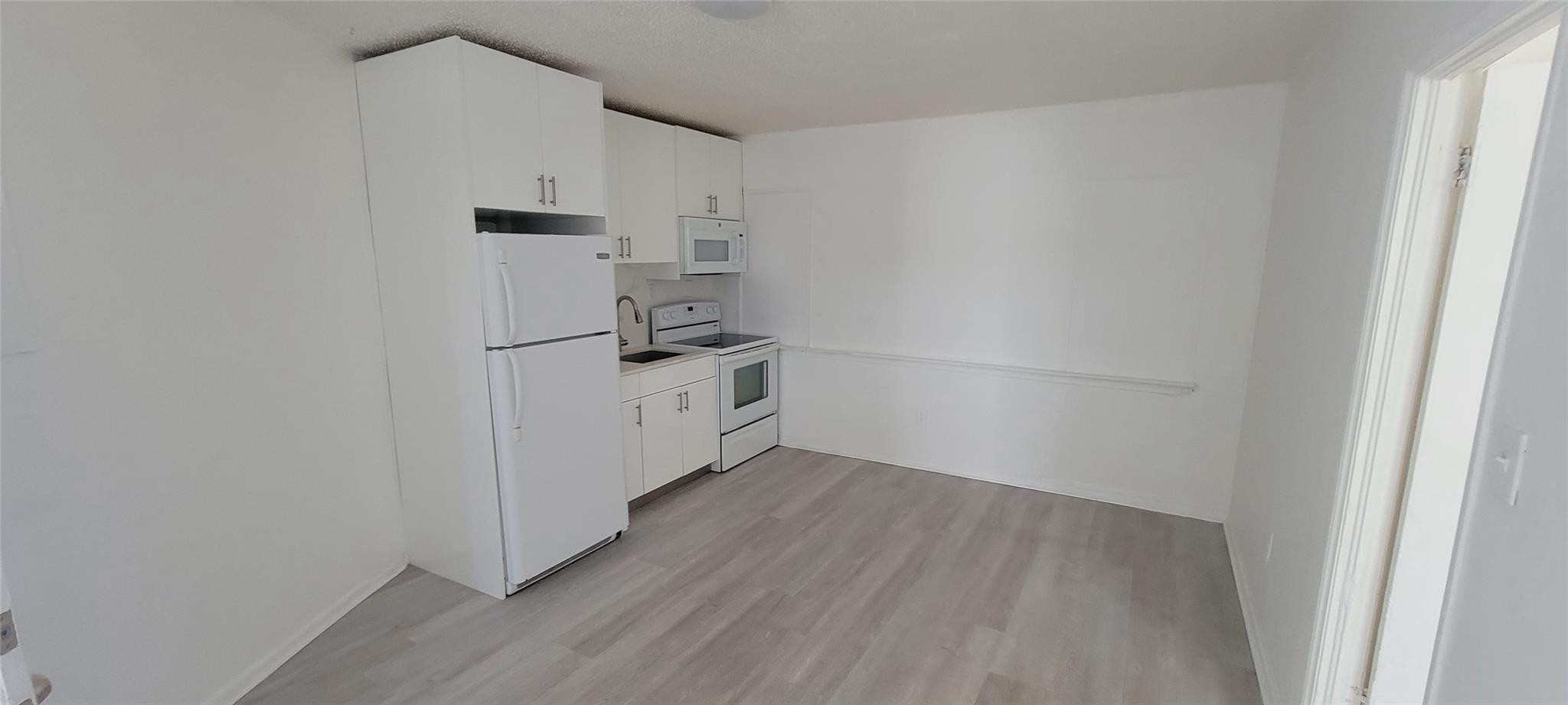 Hollywood Terrace 3-12 B - Residential Lease