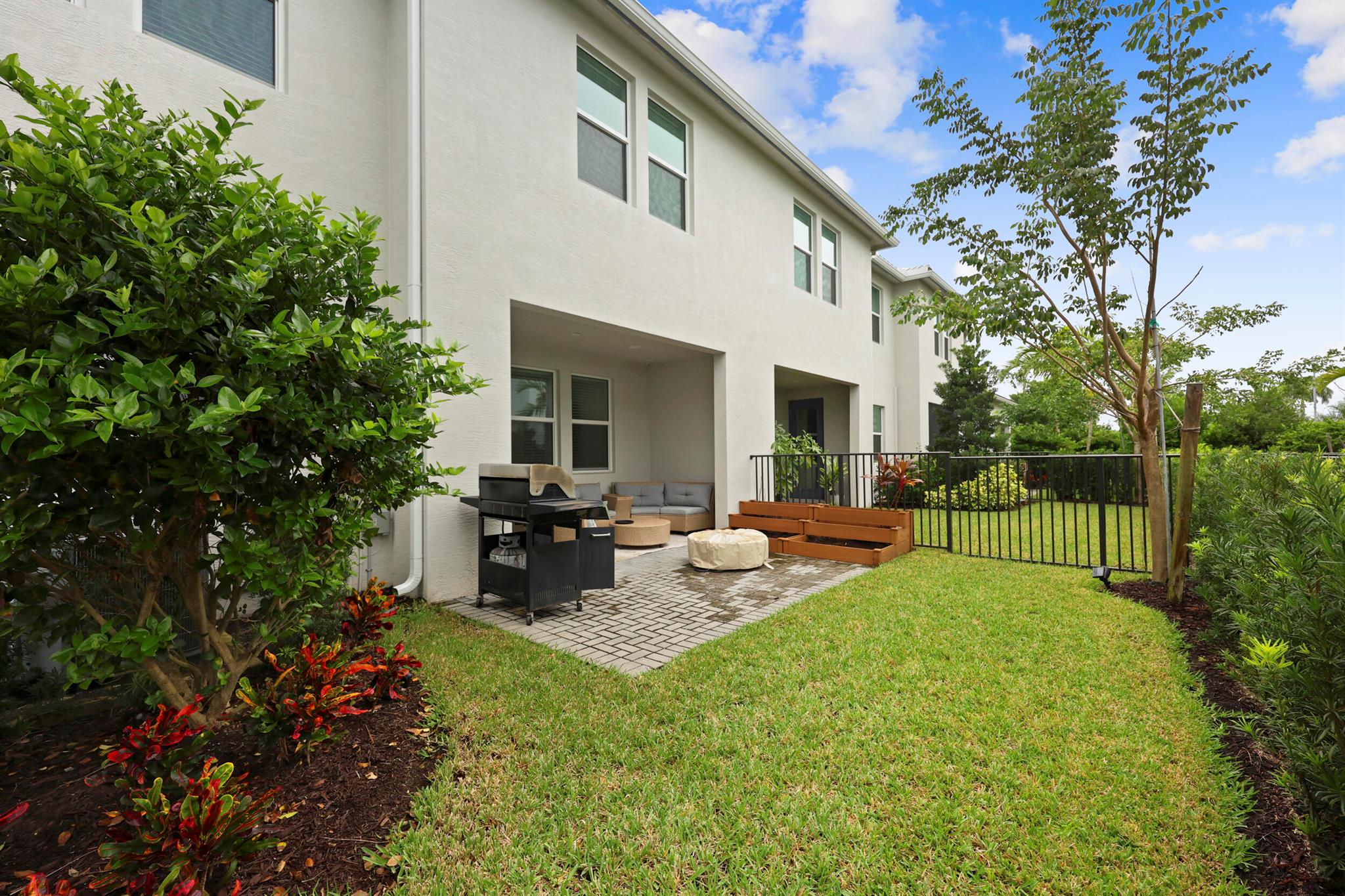 CROSSINGS OF WESTLAKE - Residential Lease