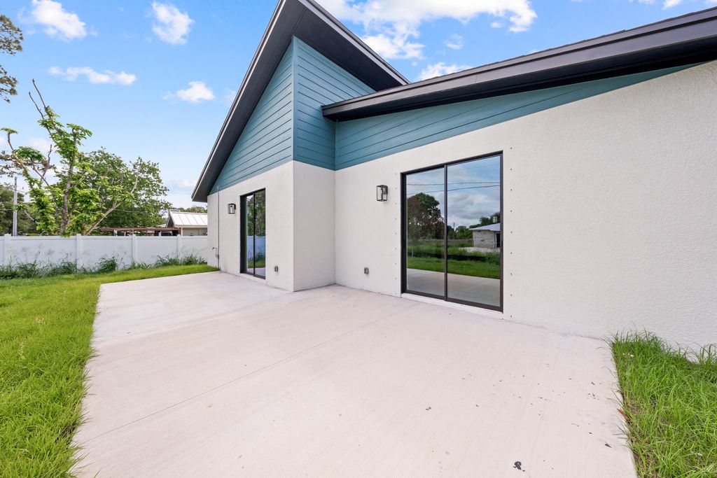 Photo of 6904 Salerno Road, Fort Pierce, FL 34951 (MLS # F10515373)