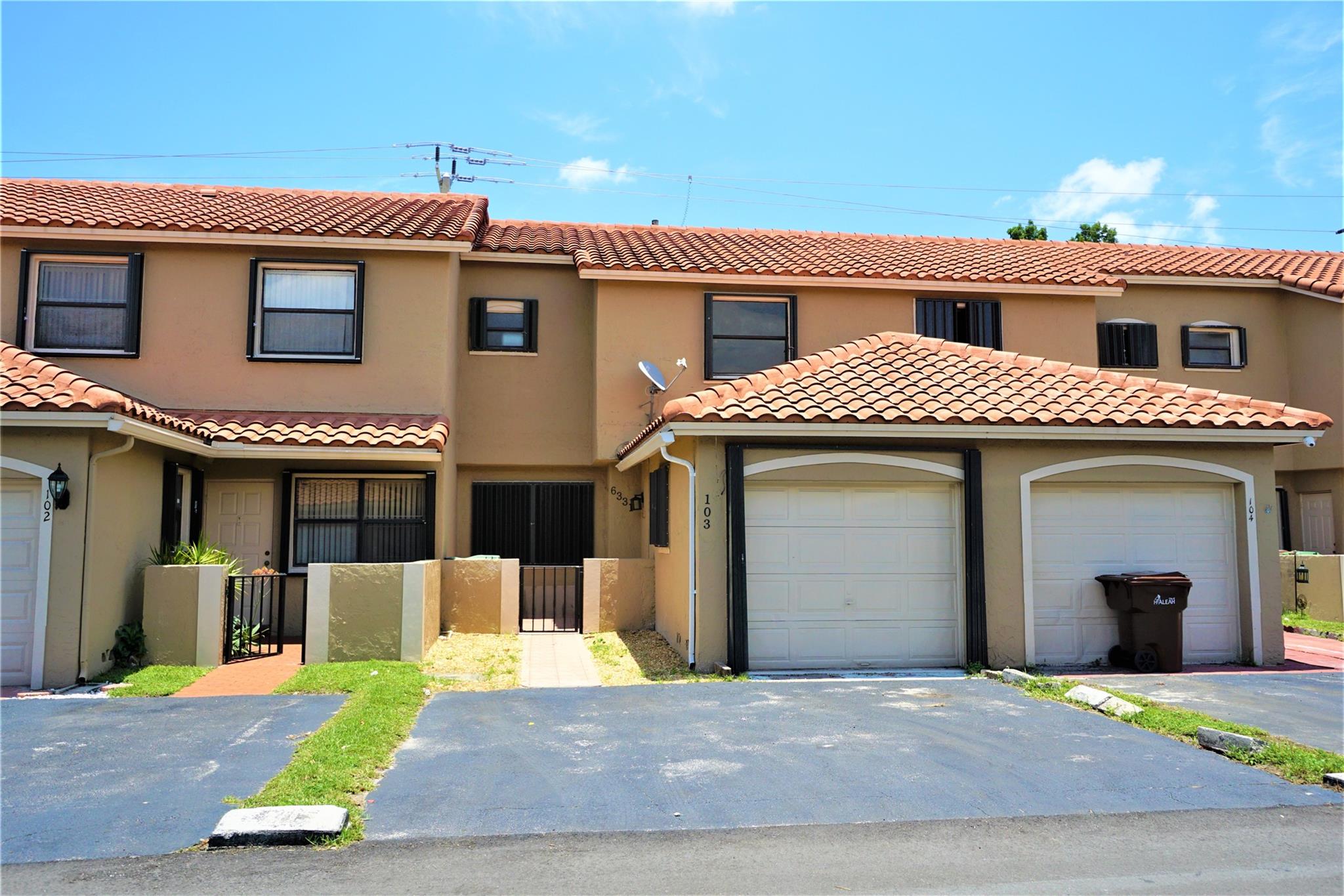 Townhouse Fully remodeled 3 Bedrooms and 3 Bathrooms, private covered terrace .Complete Accordion Shutters. There is One bedroom with full bathroom downstairs and two bedrooms with two bathrooms upstairs . parking for 3 cars, Washer/Dryer Hook-Up Tenants with stable work or a secure source of income. Stable credit will be checked. Community with security, recreation areas and swimming pool, excellent location, easy access to shopping centers and communication routes. Security Gate