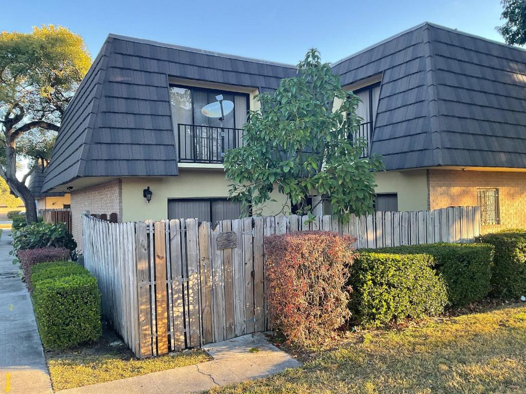 4561 Cherry Road 4561