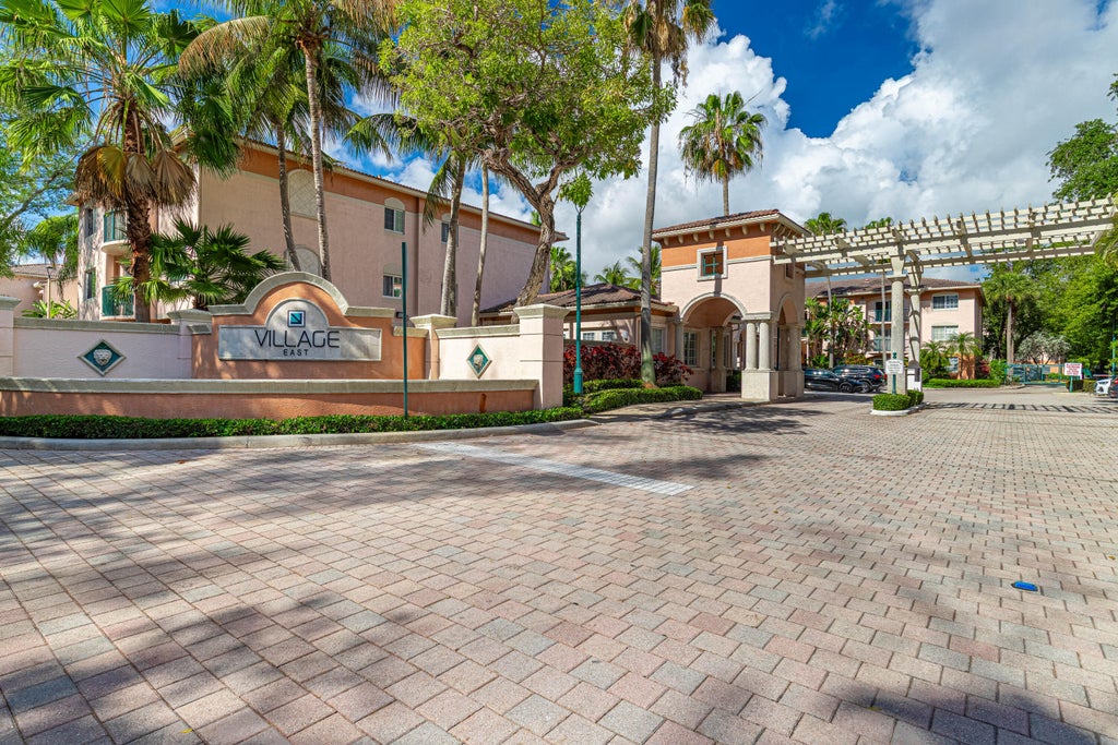 Photo of 2009 SE 10TH Avenue #309, Fort Lauderdale, FL 33316 (MLS # B26073637)
