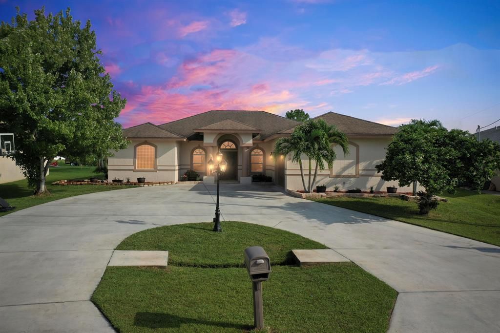 Photo of 6009 NW Winfield Drive, Port Saint Lucie, FL 34986 (MLS # R10734514)