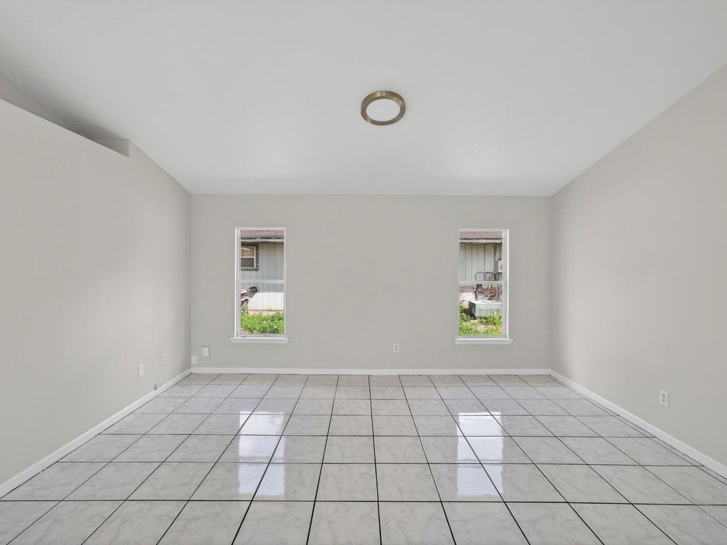 Photo of 1395 25th Ave Avenue SW, Vero Beach, FL 32962 (MLS # B26010993)