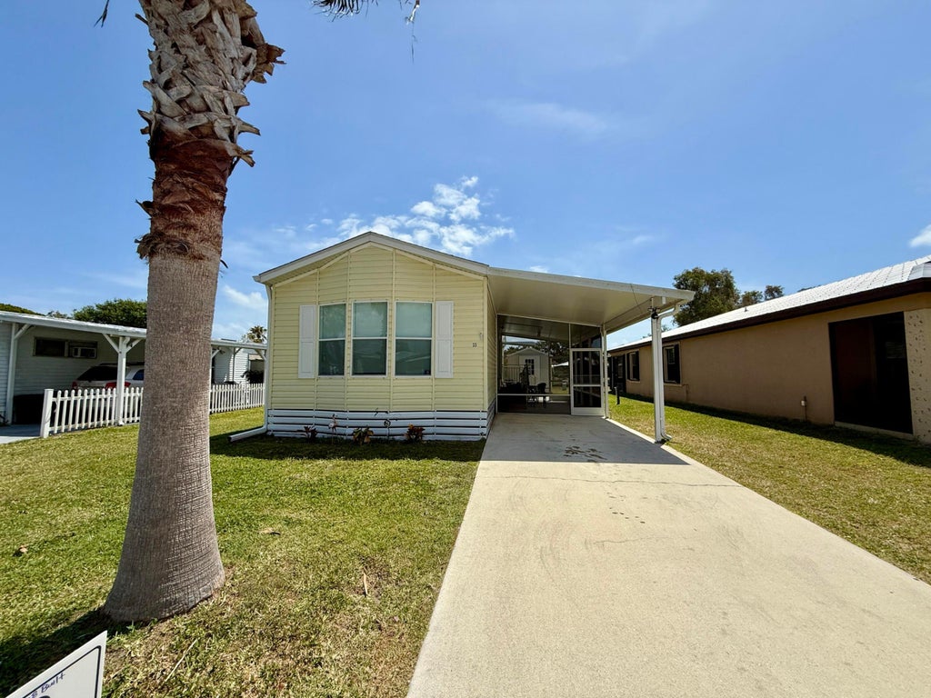 Photo of 33 SE Flamenco Way, Port Saint Lucie, FL 34952 (MLS # R11084255)