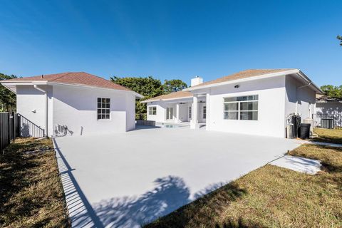 A home in Loxahatchee