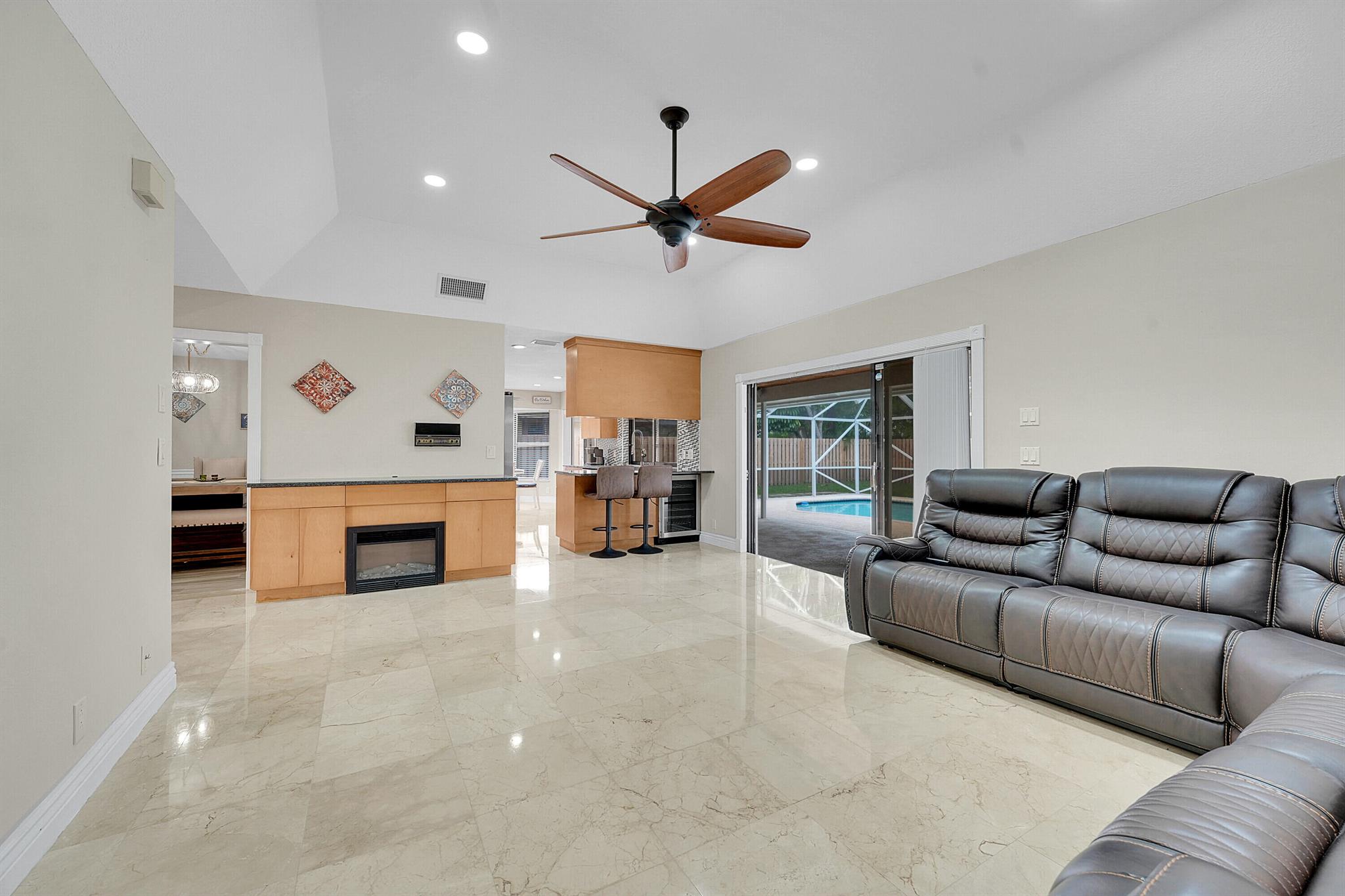 SUGAR POND MANOR OF WELLI - Residential Lease