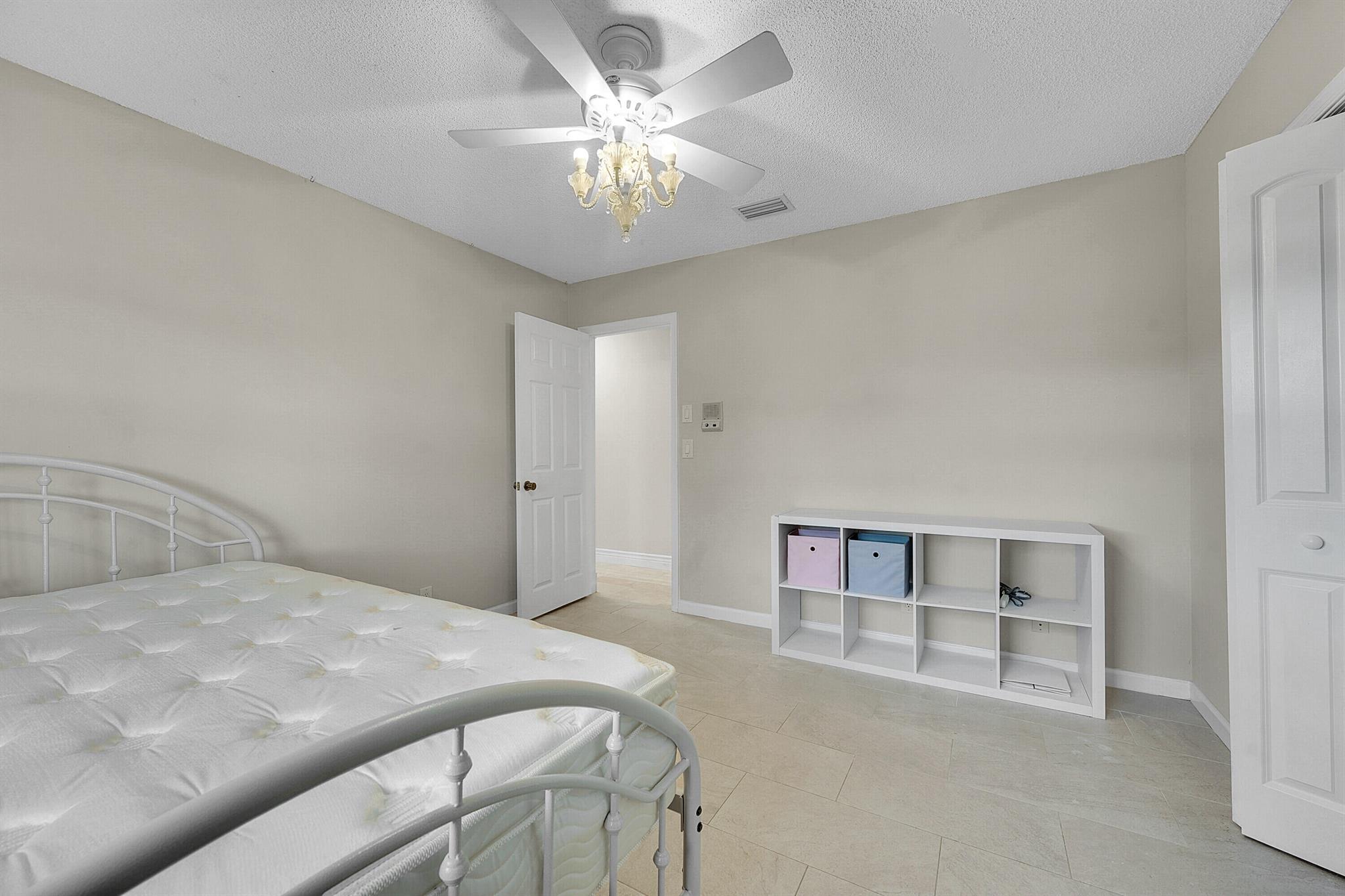 SUGAR POND MANOR OF WELLI - Residential Lease