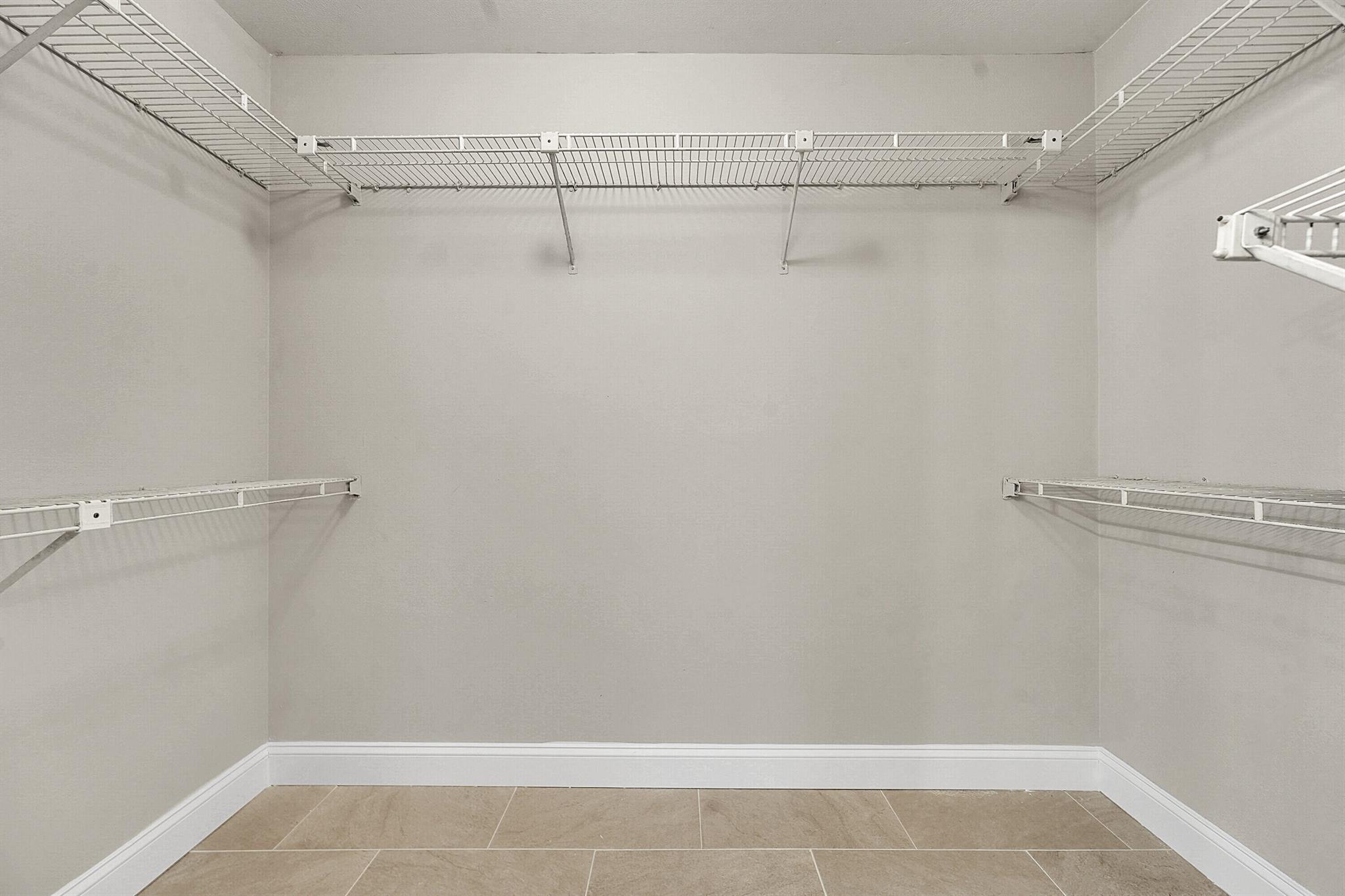 SUGAR POND MANOR OF WELLI - Residential Lease