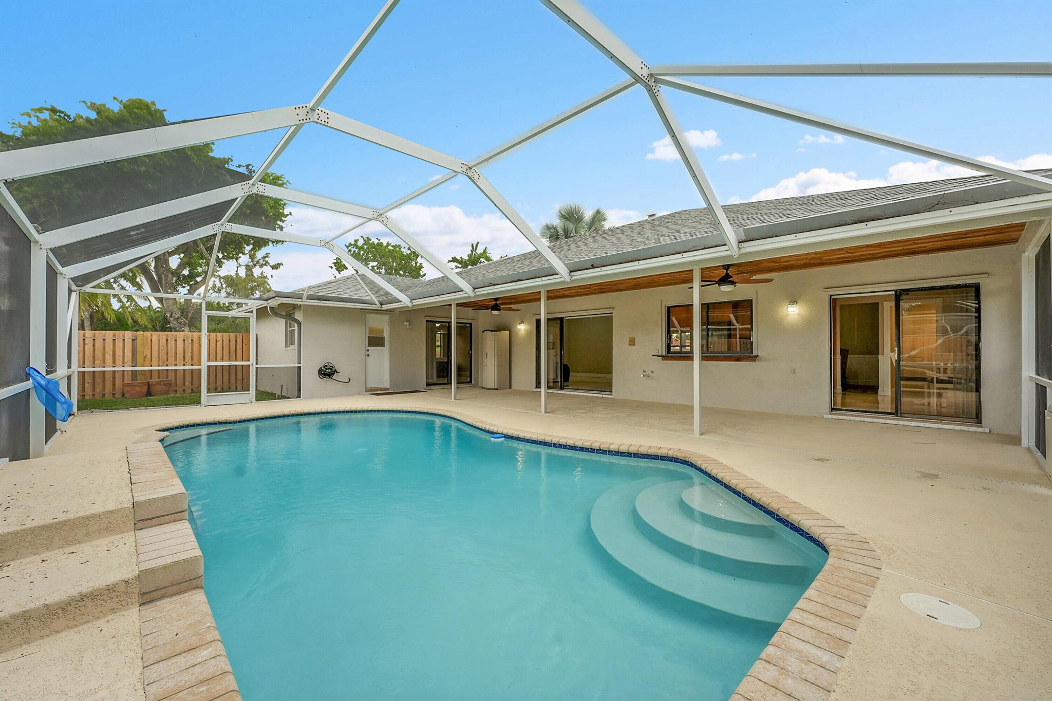 SUGAR POND MANOR OF WELLI - Residential Lease