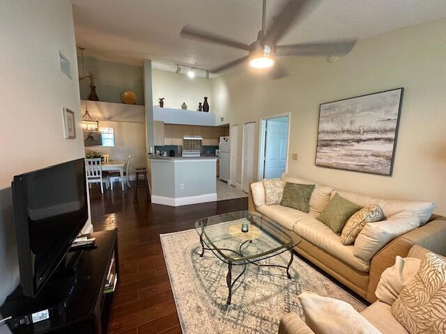 822 Villa Circle