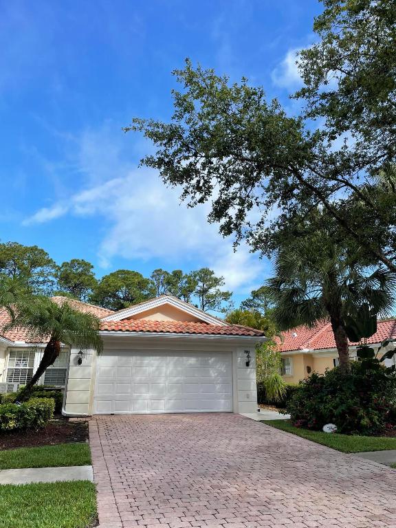 FLORIDA CLUB PUD PHASE IV - Residential Lease