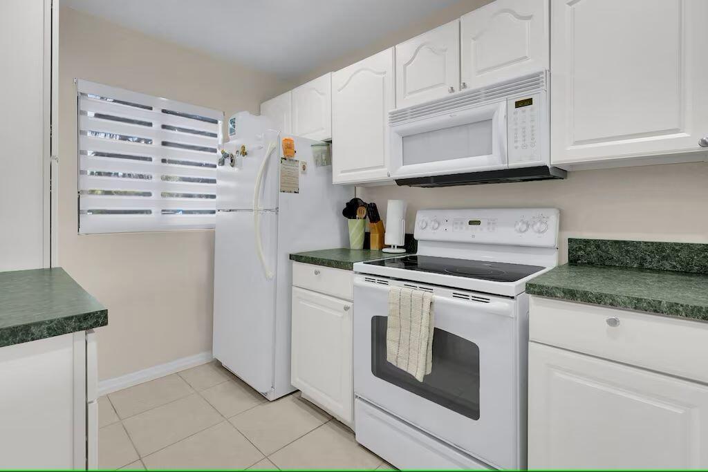 ATLANTIS CONDOMINIUM BUILDING A - Residential Lease