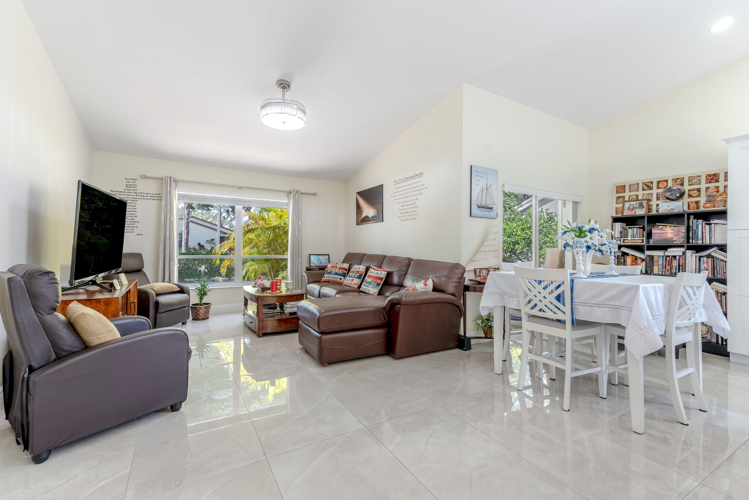 VILLAGES OF WOODLAKE 4 - Residential