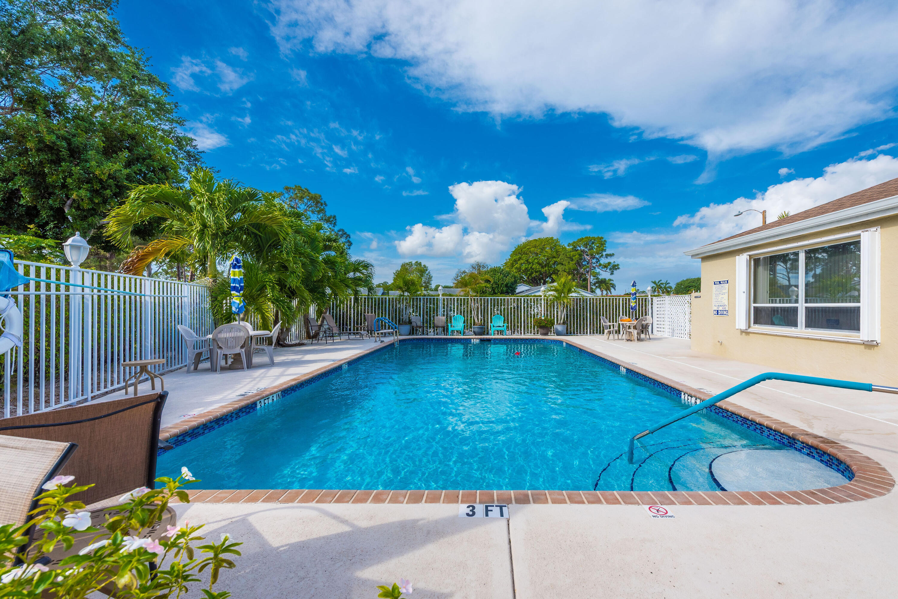 VILLAGES OF WOODLAKE 4 - Residential