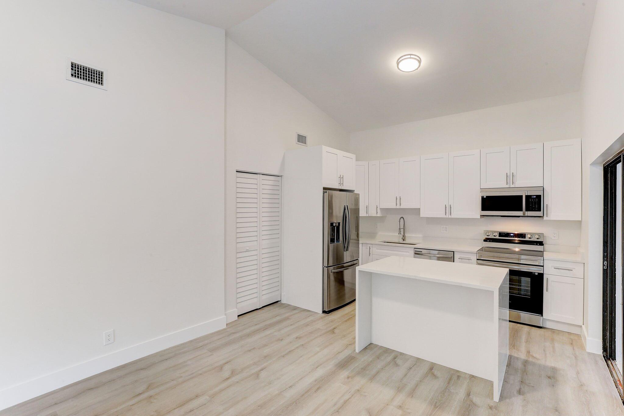 LAKESIDE GREEN 2 - Residential