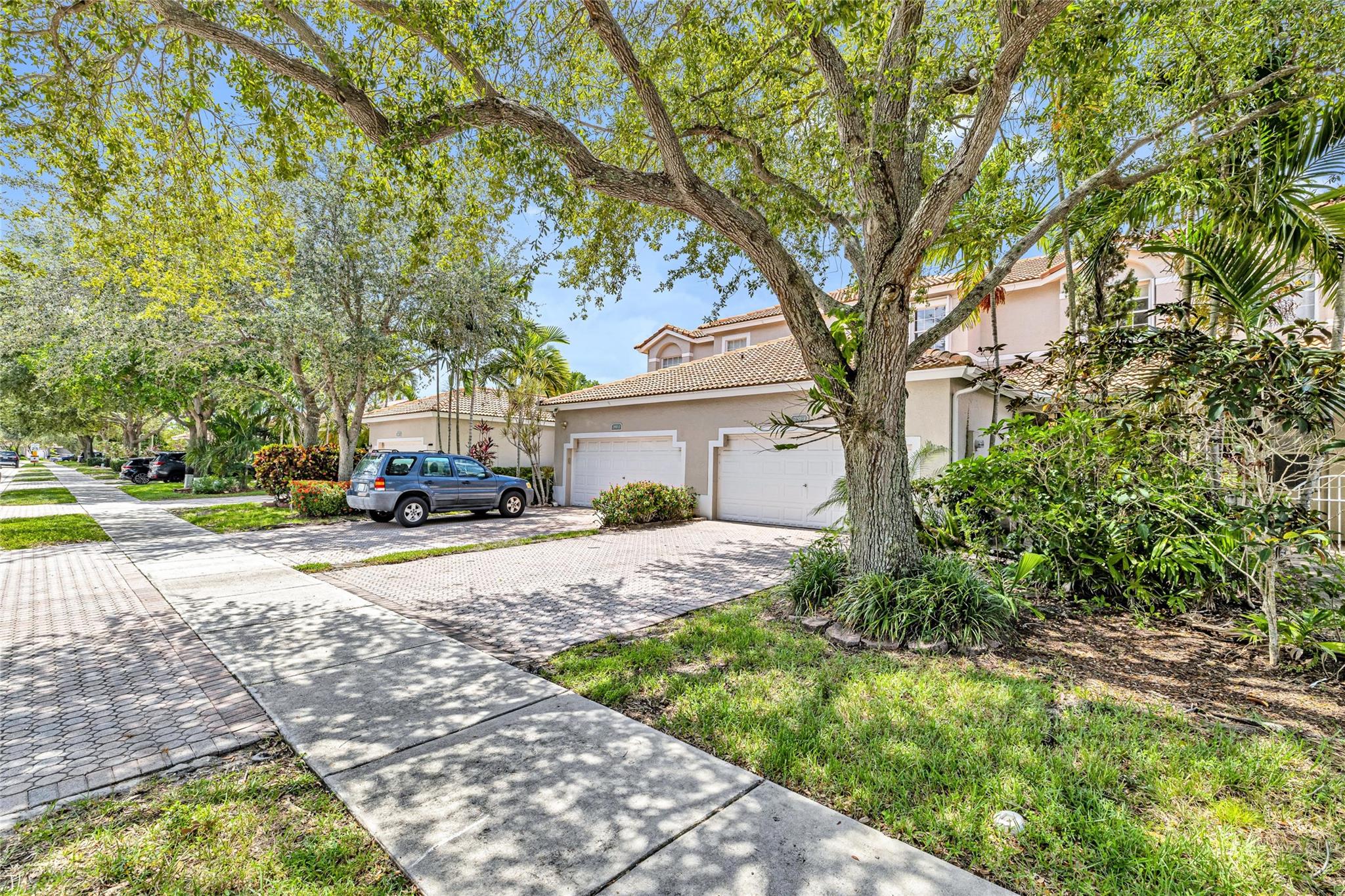7951 S Aragon Blvd 3, Sunrise, FL, 33322/$475,000 1 7951 S Aragon Blvd 3