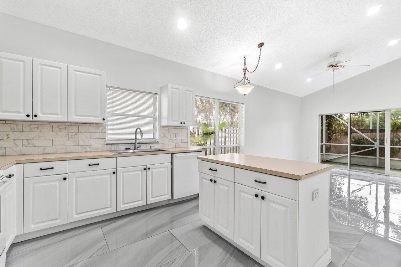 COLONY AT BOYNTON BEACH - Residential Lease