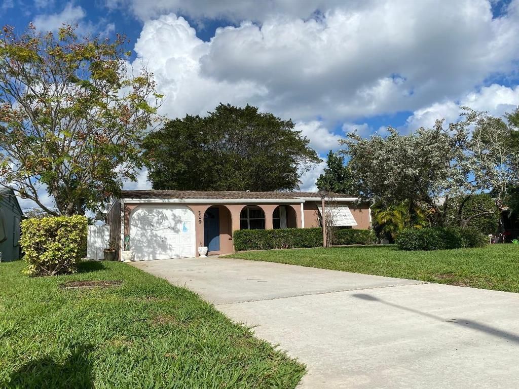 Photo of 229 SE 24th Avenue Ave, Boynton Beach, FL 33435 (MLS # R10765802)