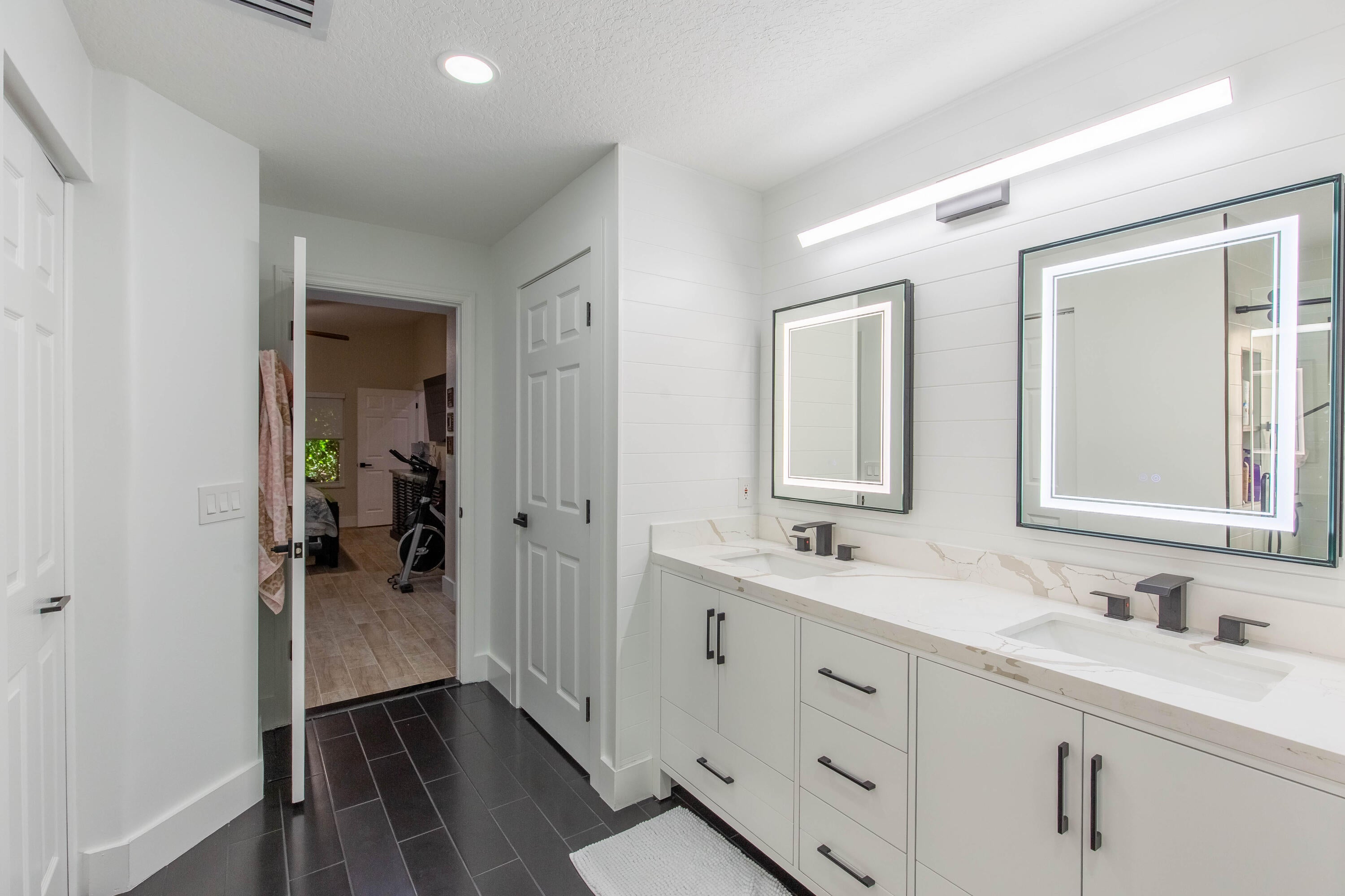Properties 3629 Old Lighthouse Circle