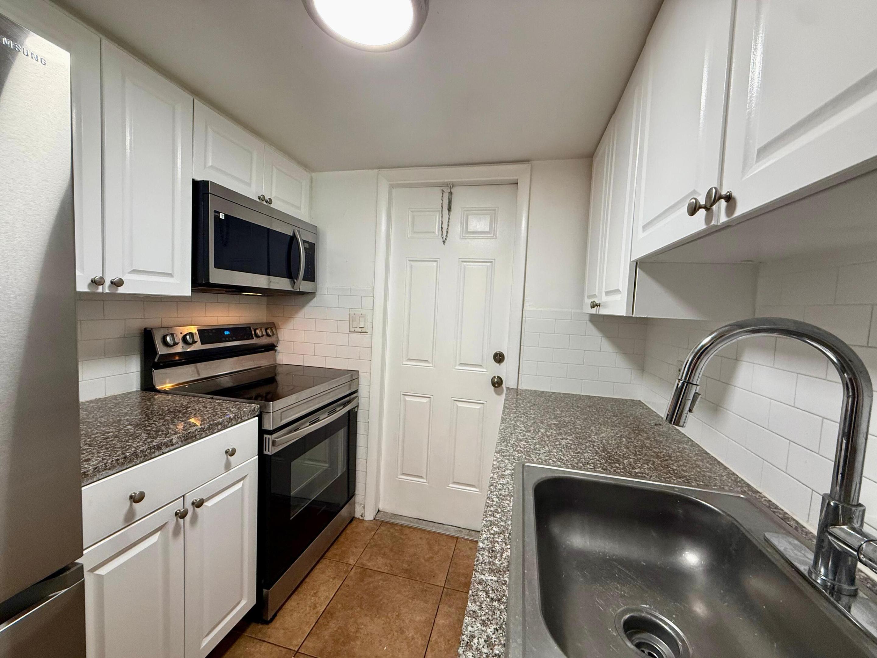CRESTHAVEN NO 9 REPLAT - Residential Lease