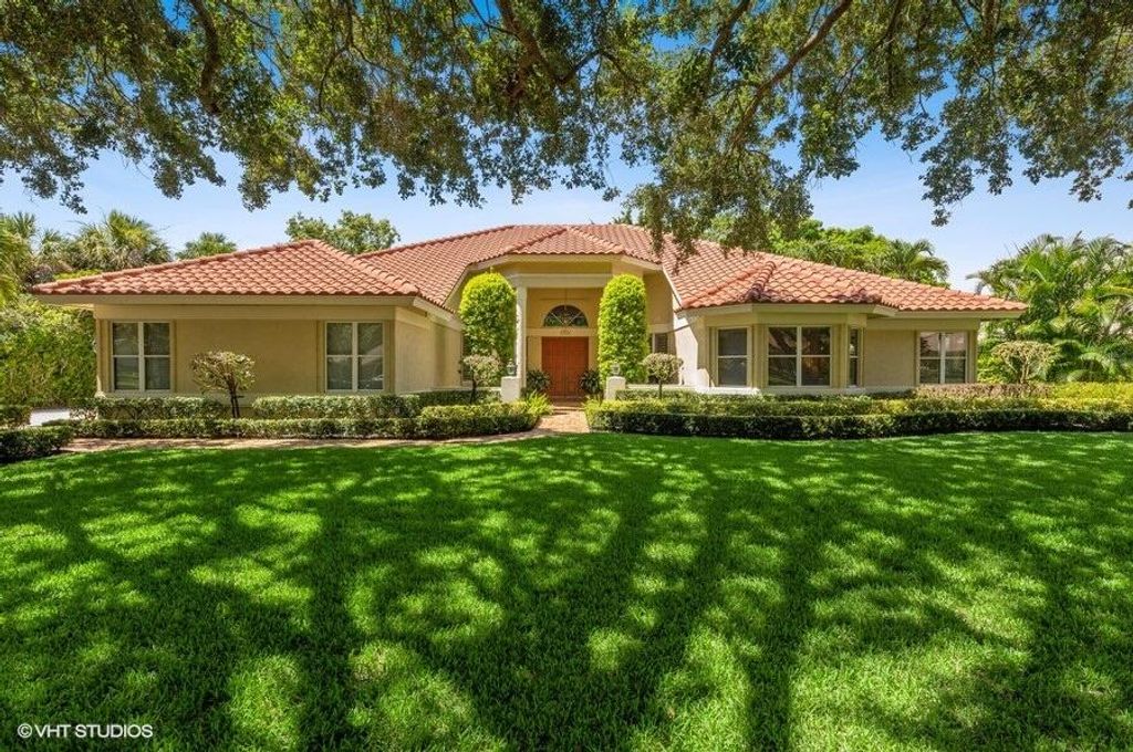 Photo of 18517 SE Heritage Drive Dr, Tequesta, FL 33469 (MLS # R10813851)