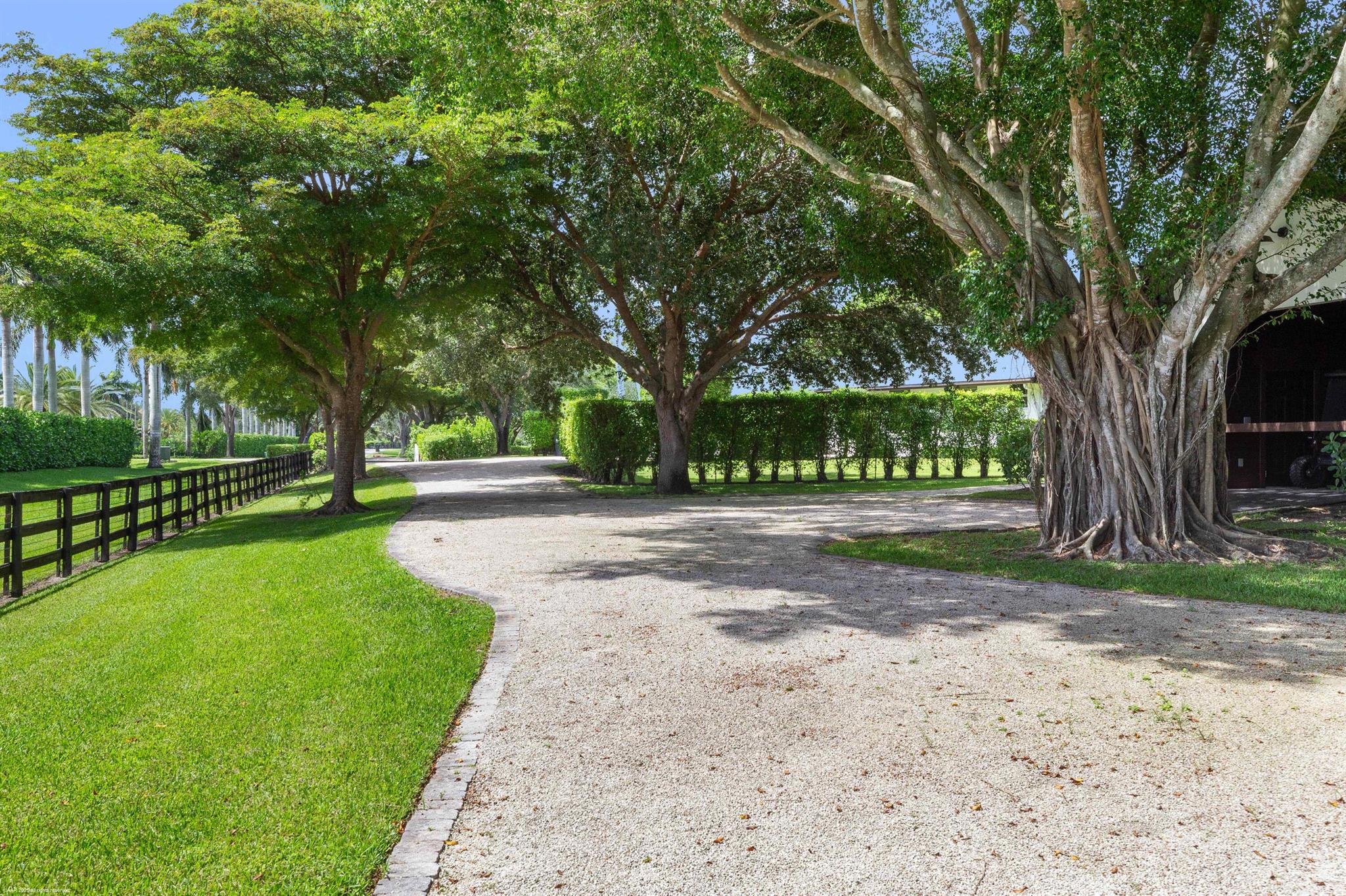 PALM BEACH POINT - Residential