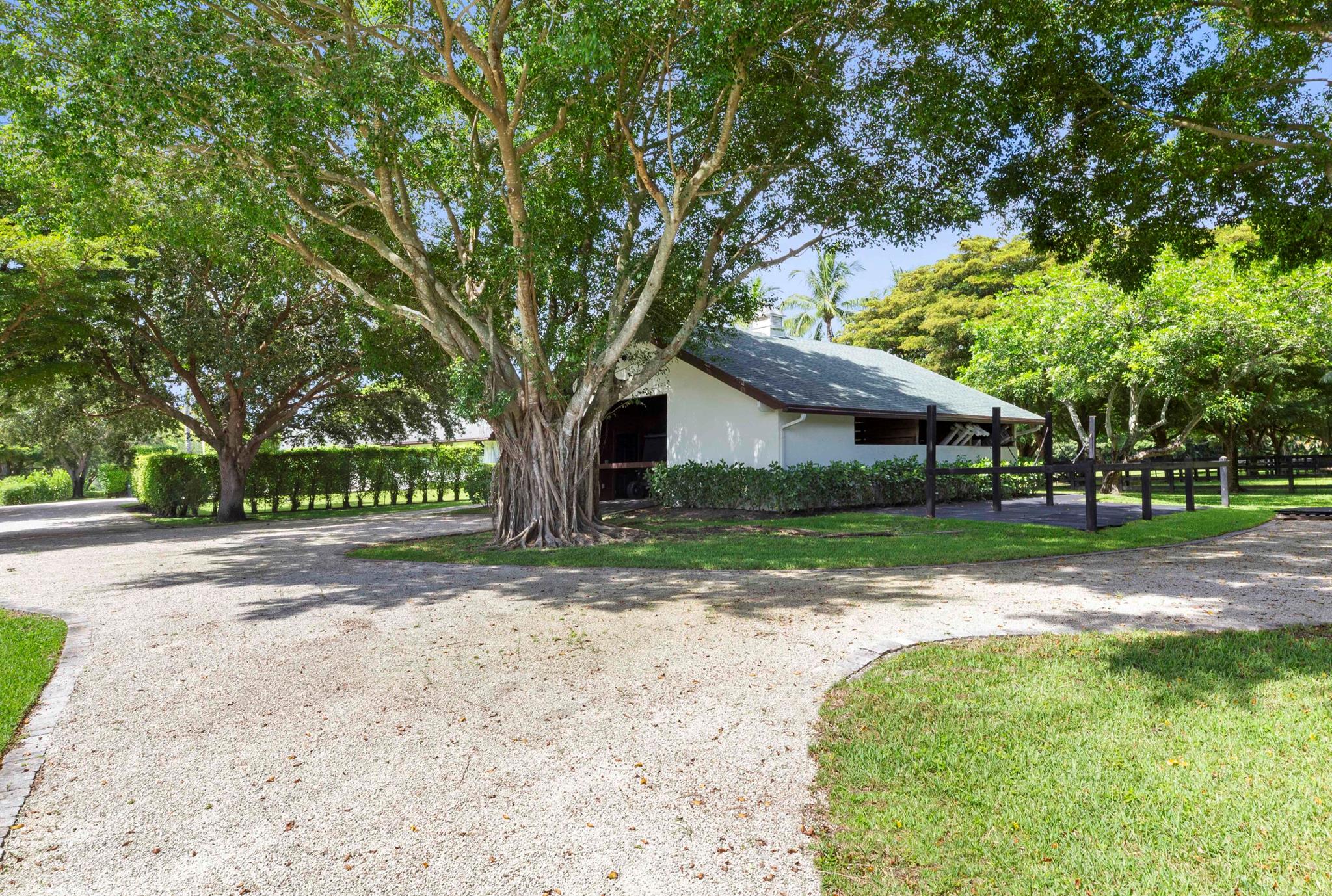 PALM BEACH POINT - Residential