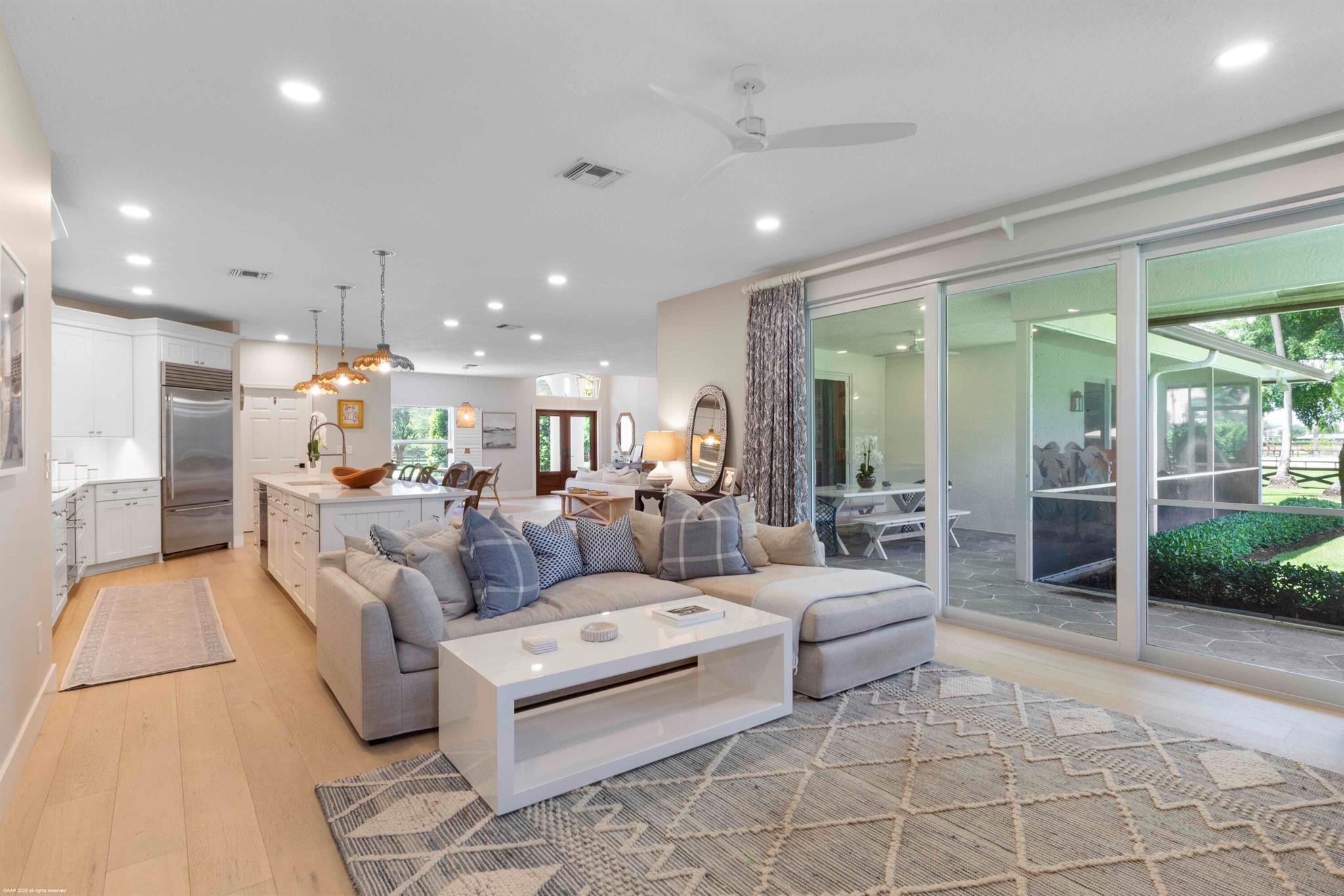 PALM BEACH POINT - Residential