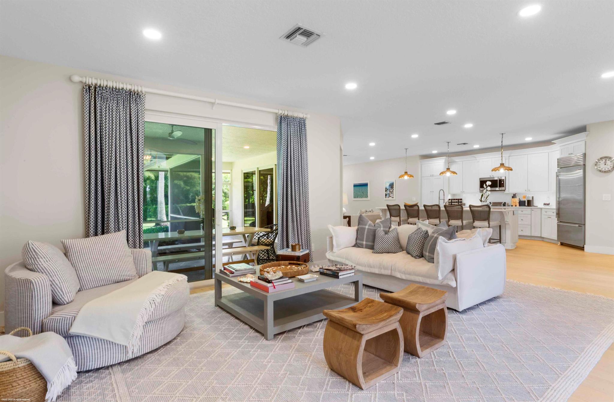 PALM BEACH POINT - Residential