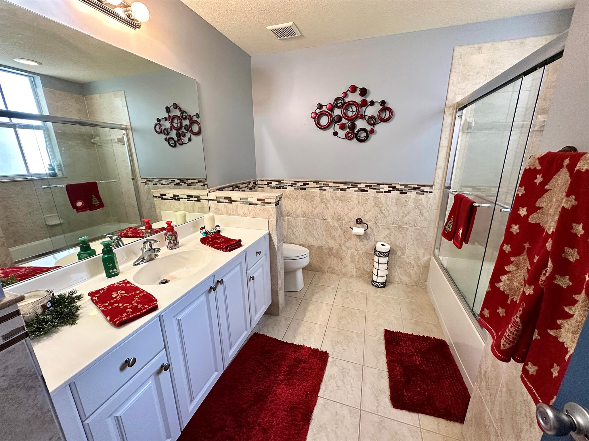 PALOMA LAKES CONDOMINIUM - Residential Lease