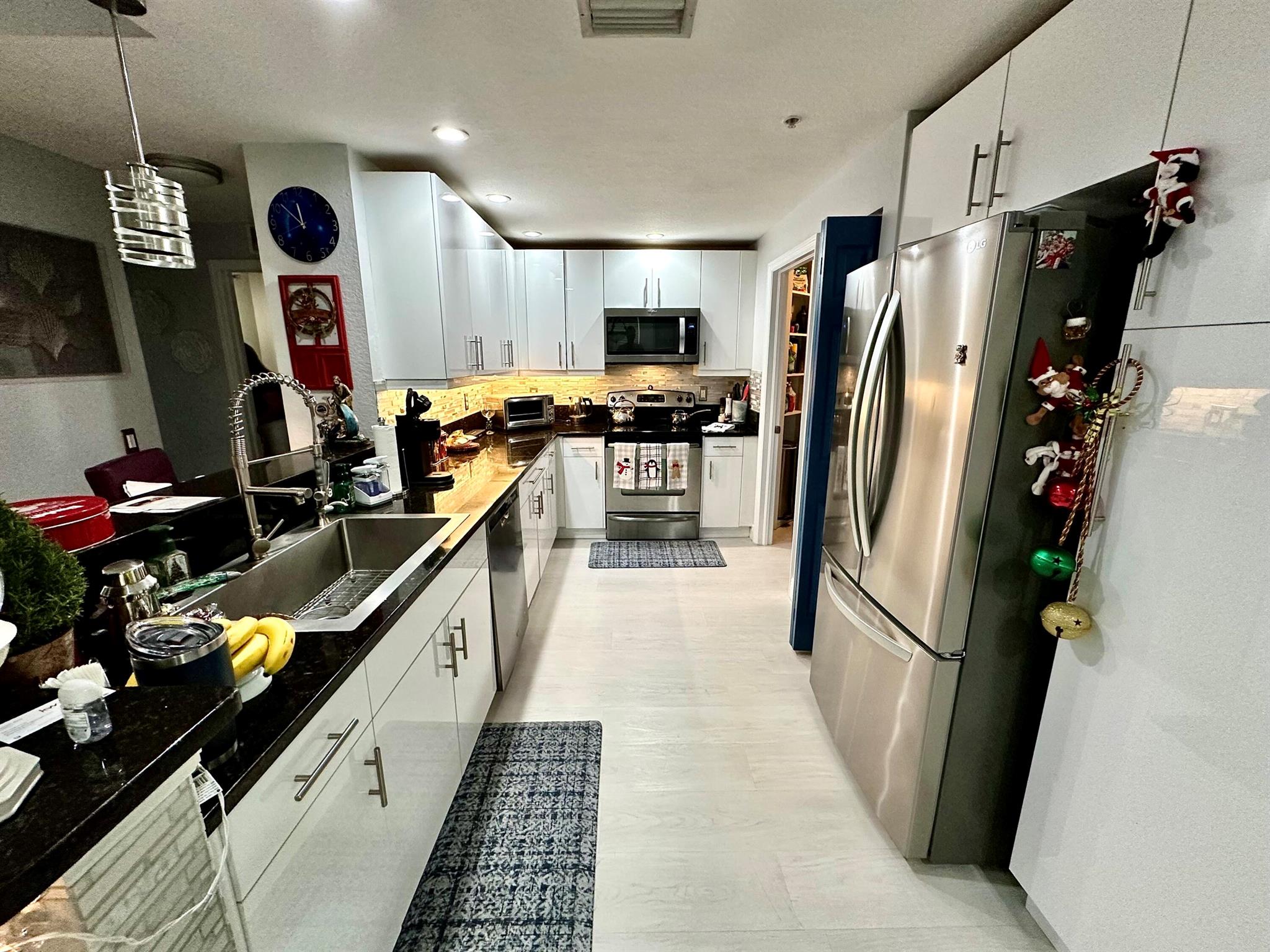 4720 Mimosa Place 905