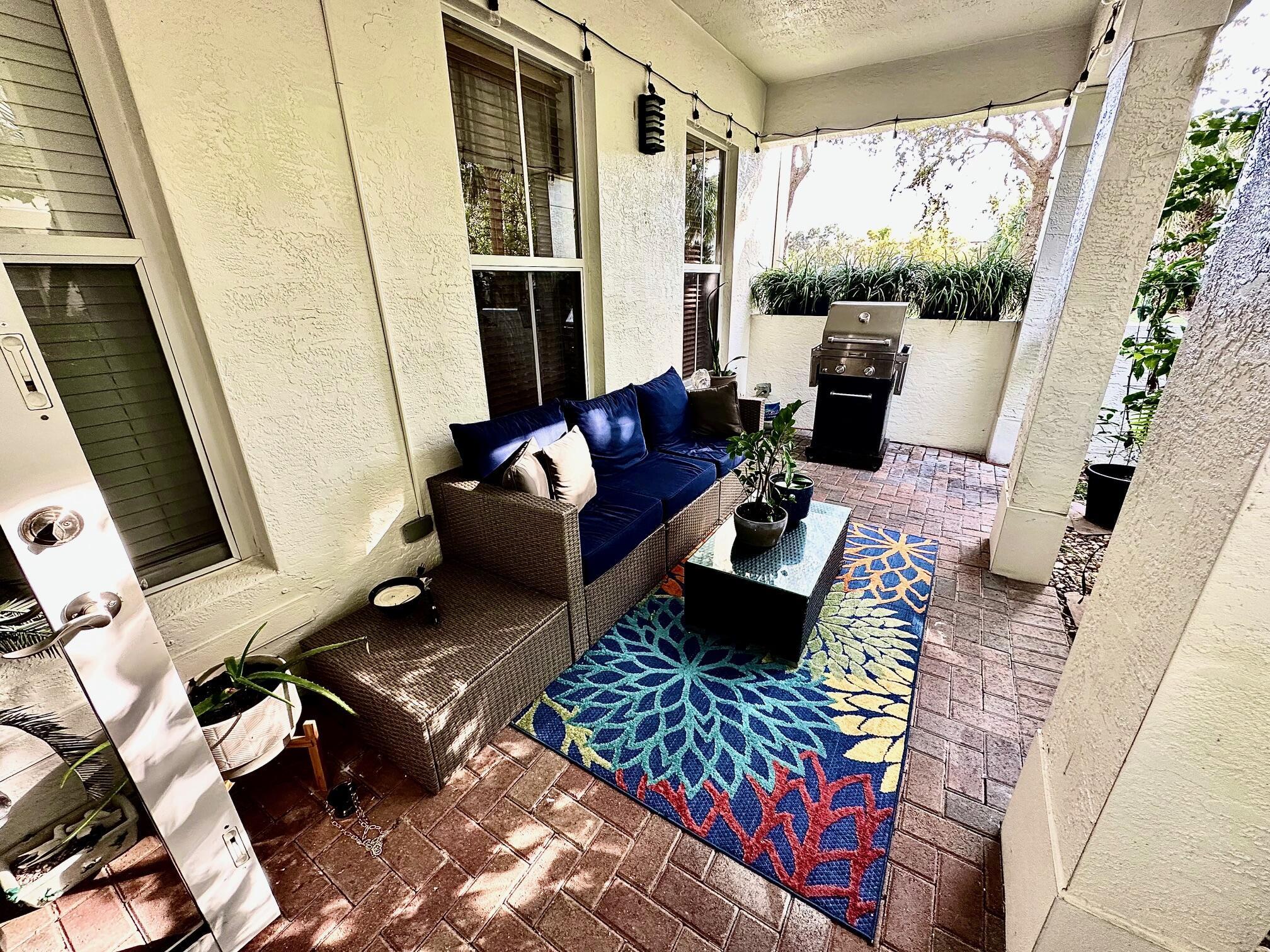 PALOMA LAKES CONDOMINIUM - Residential Lease