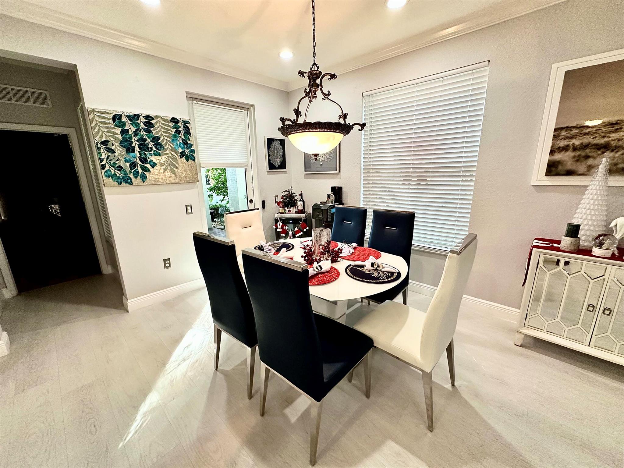 PALOMA LAKES CONDOMINIUM - Residential Lease