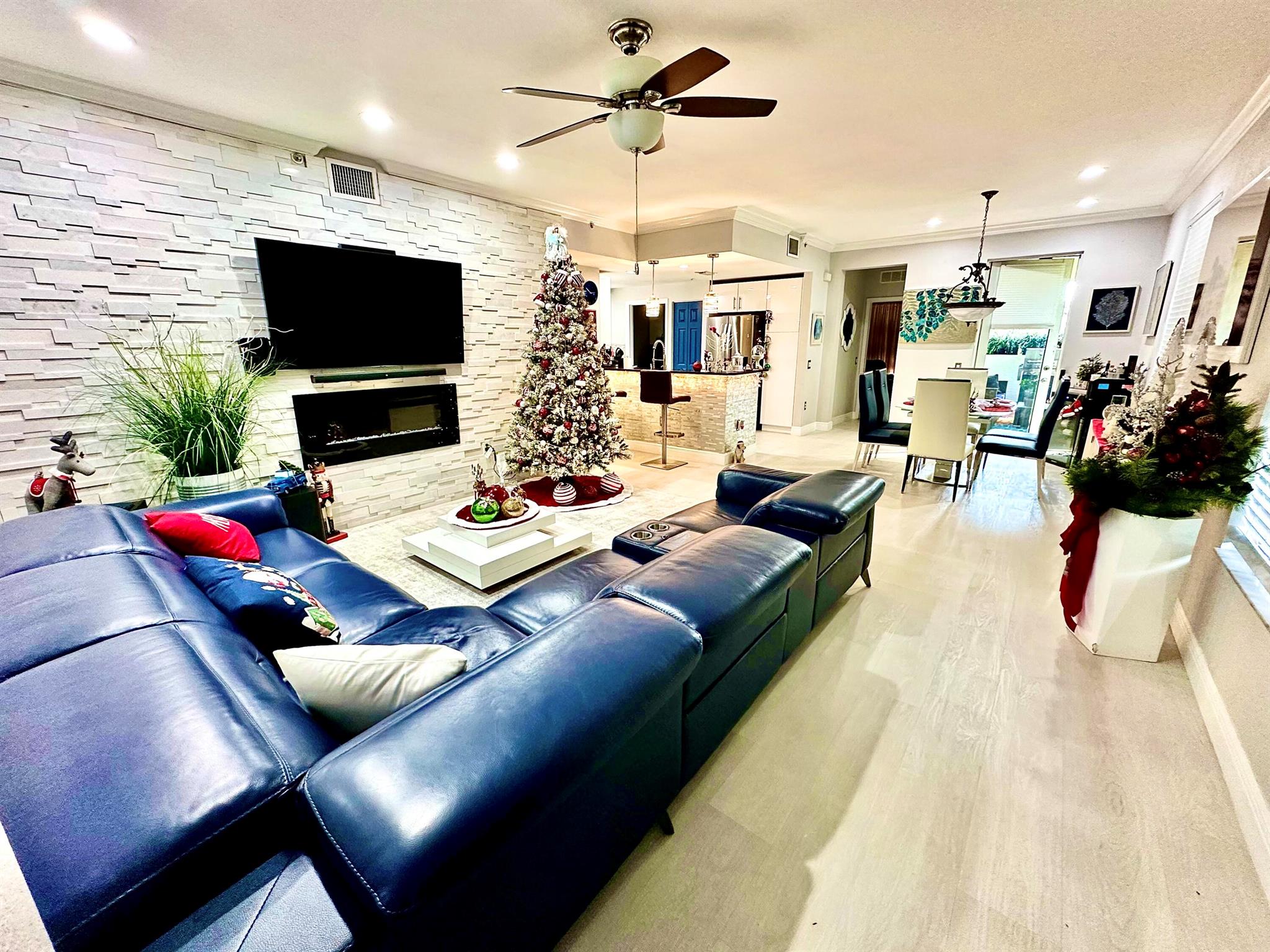 4720 Mimosa Place 905