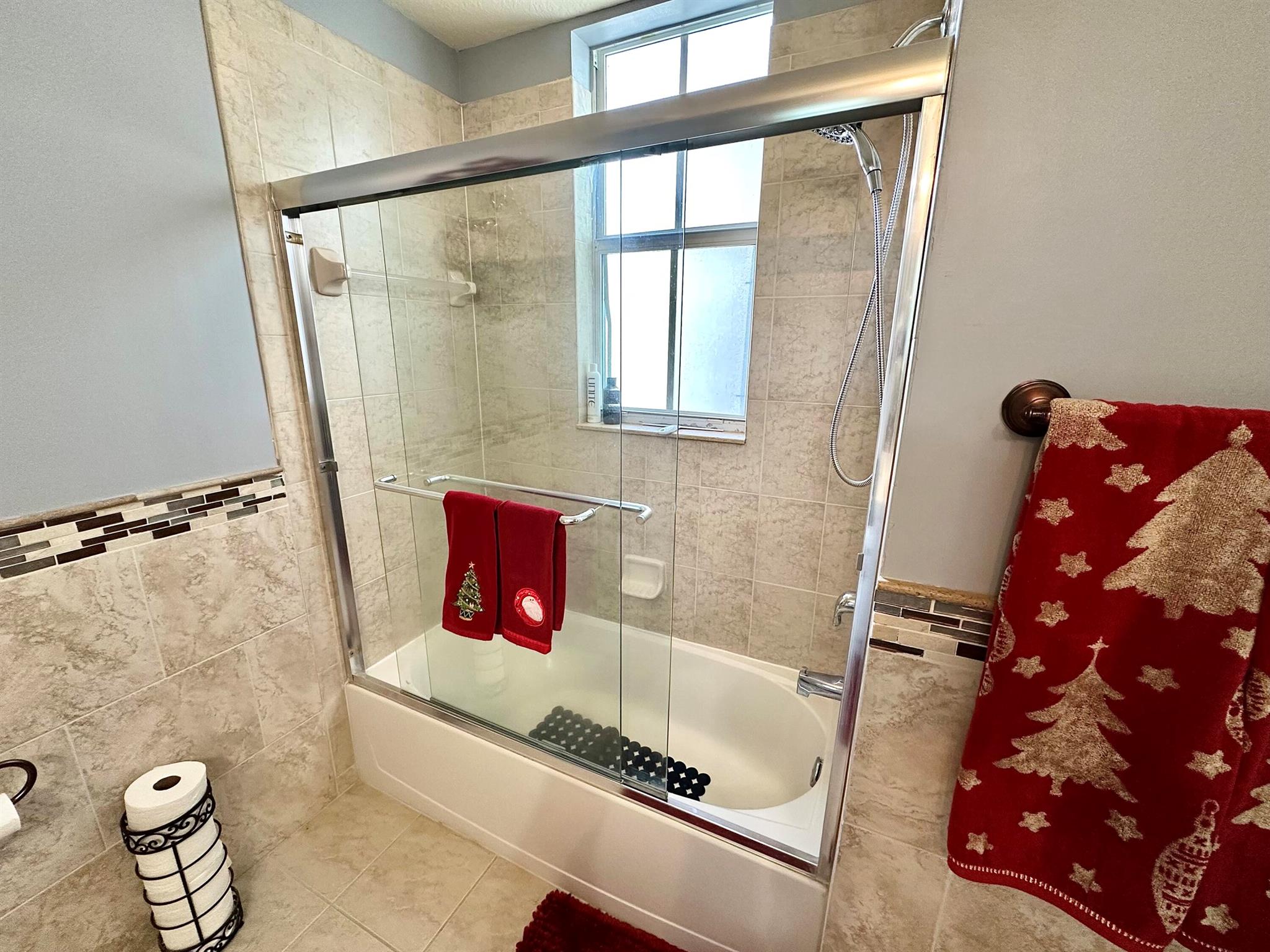 PALOMA LAKES CONDOMINIUM - Residential Lease