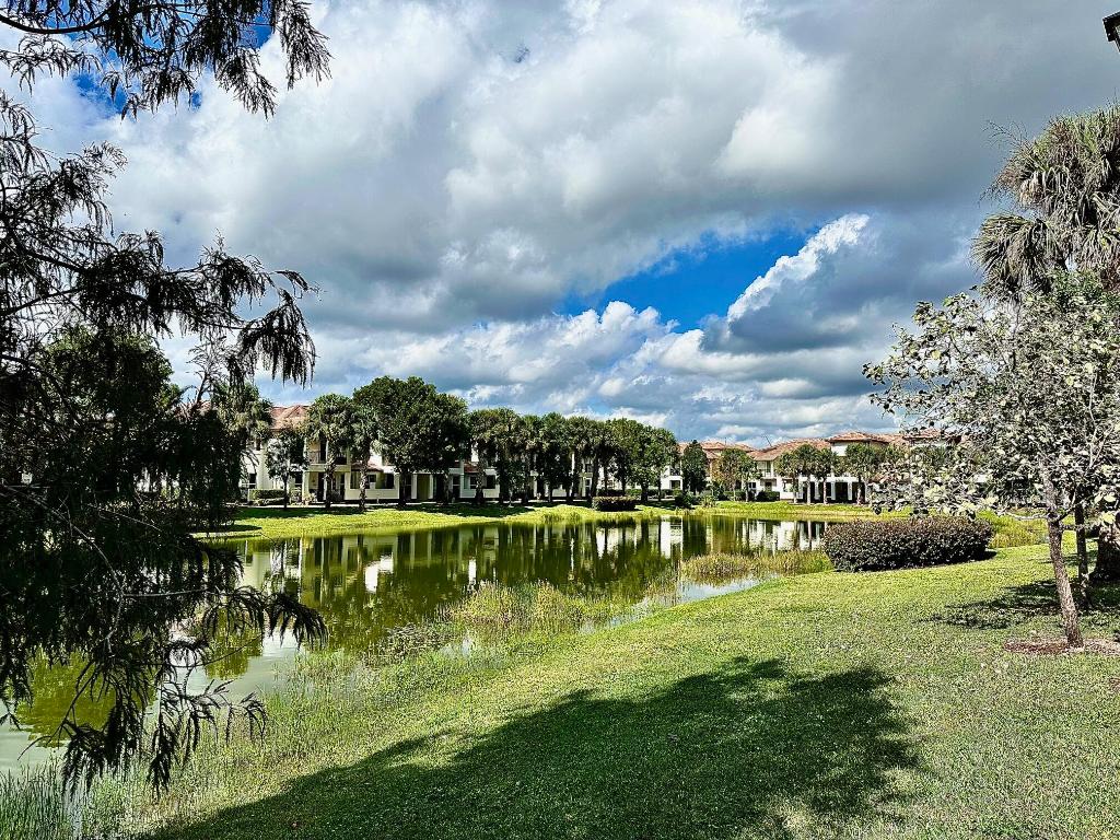PALOMA LAKES CONDOMINIUM NO 1 - Residential Lease